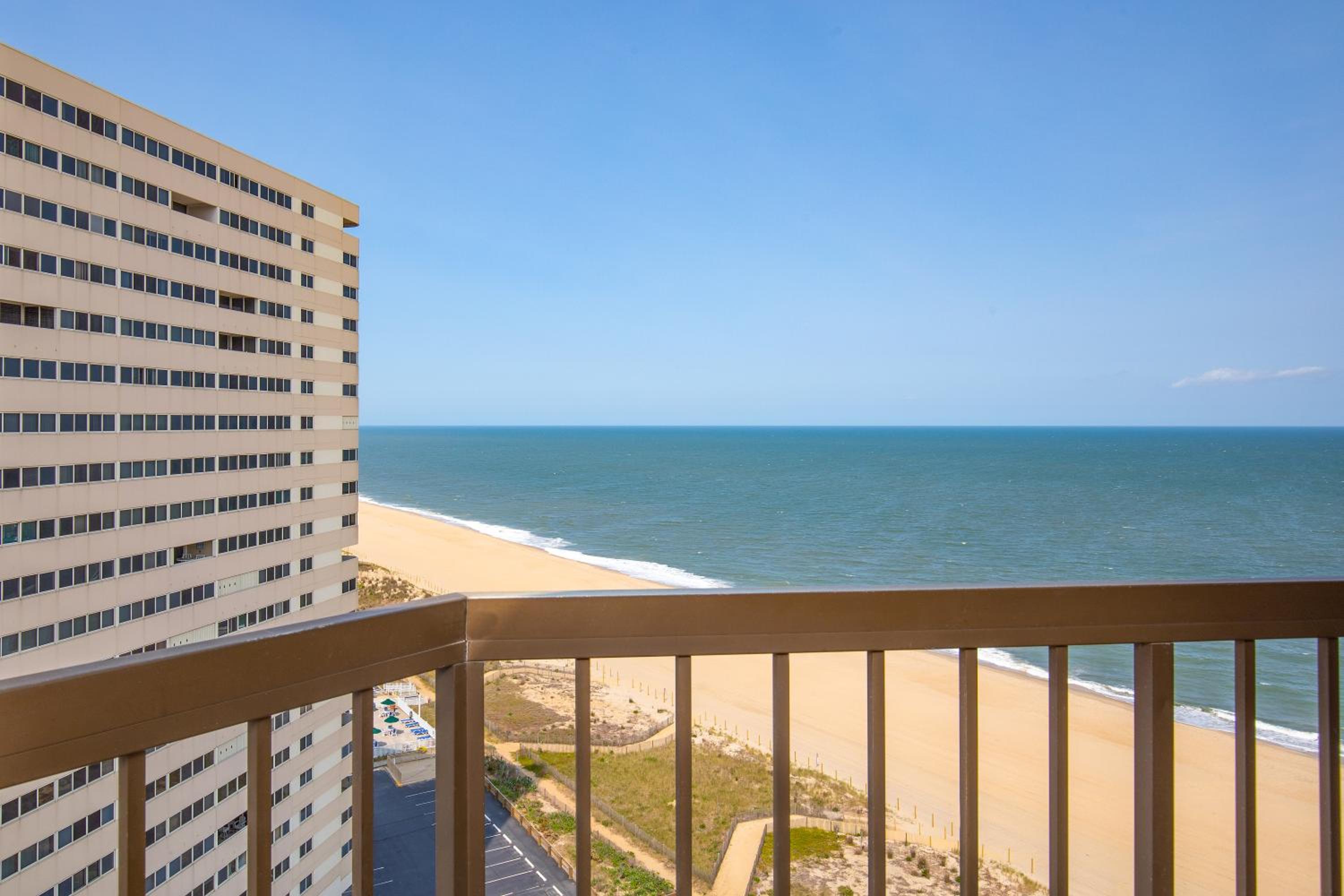 Queen Room with Two Queen Beds and Ocean View - Oceanside - Photo 7