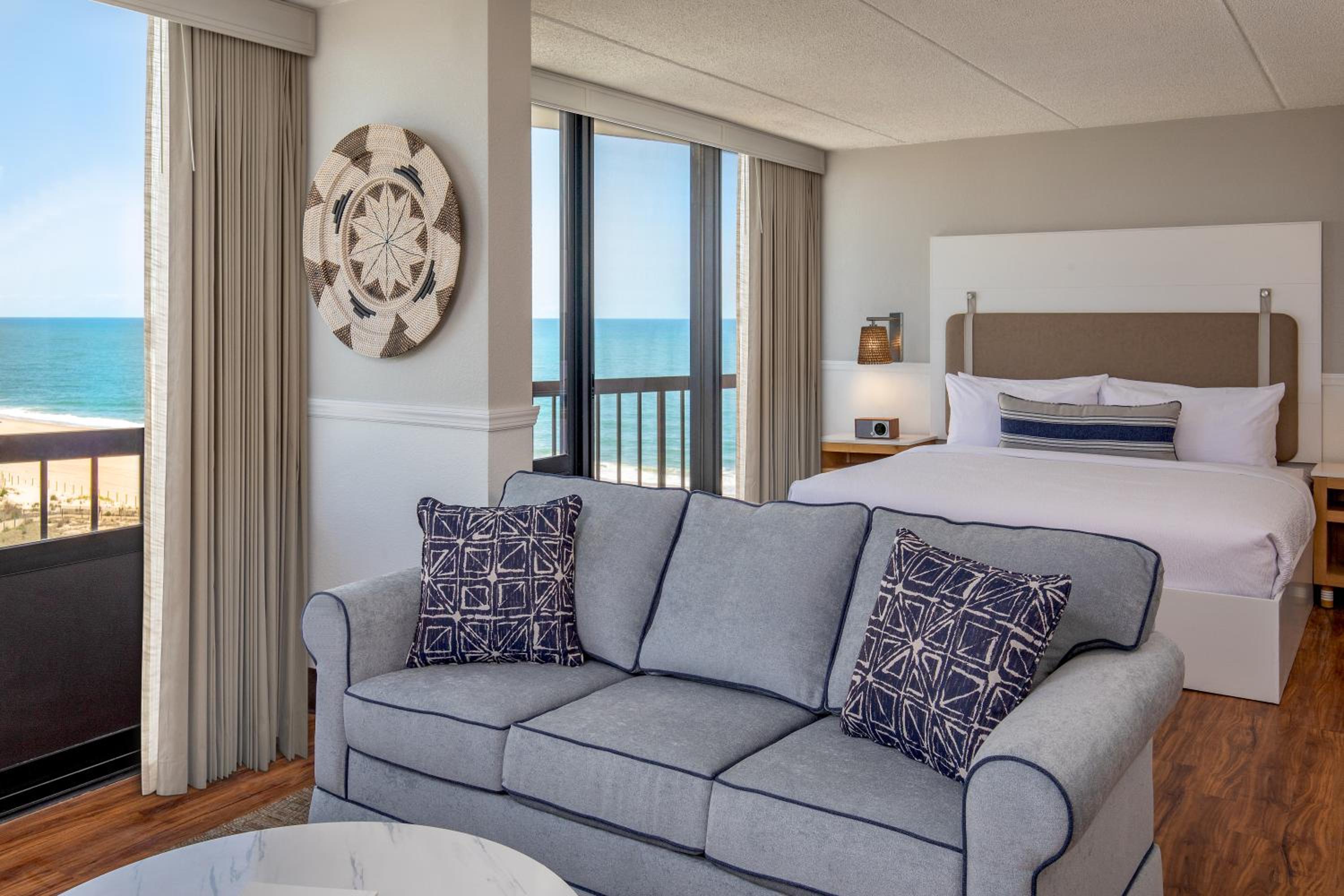 King Room with Sofa Bed - Oceanside - Photo 10