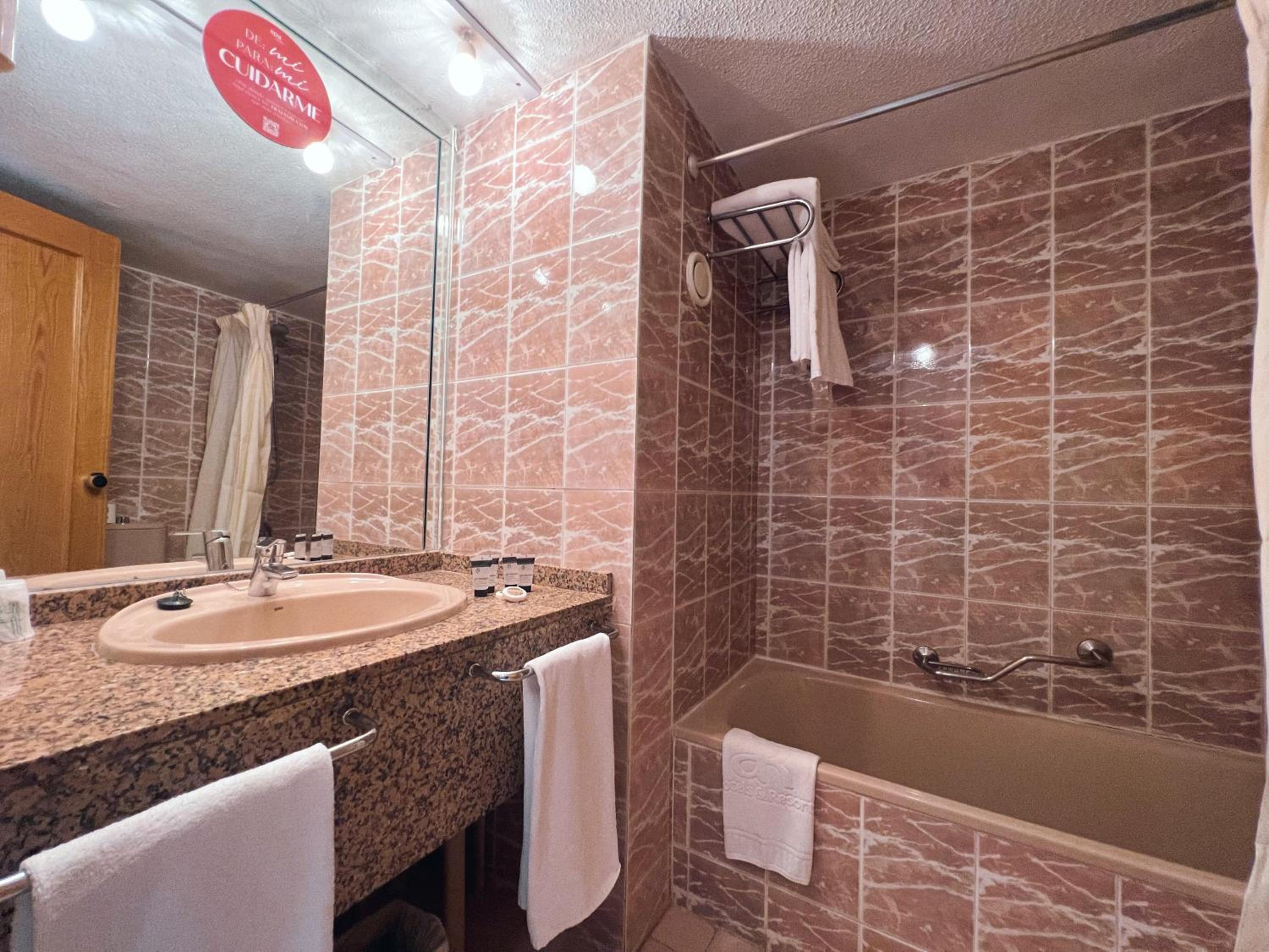Double or Twin Room - Photo 3