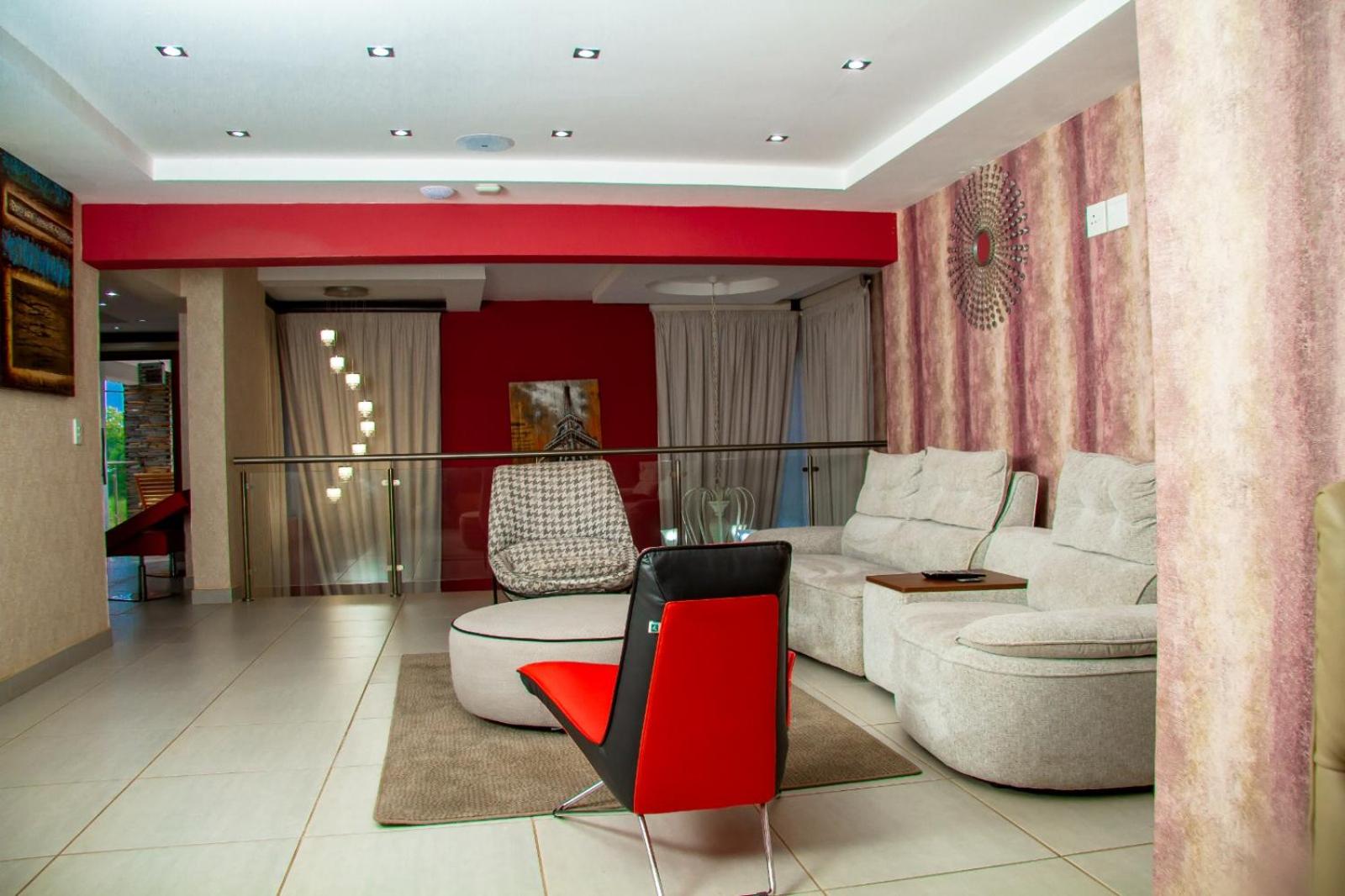 Executive Suite - Photo 3