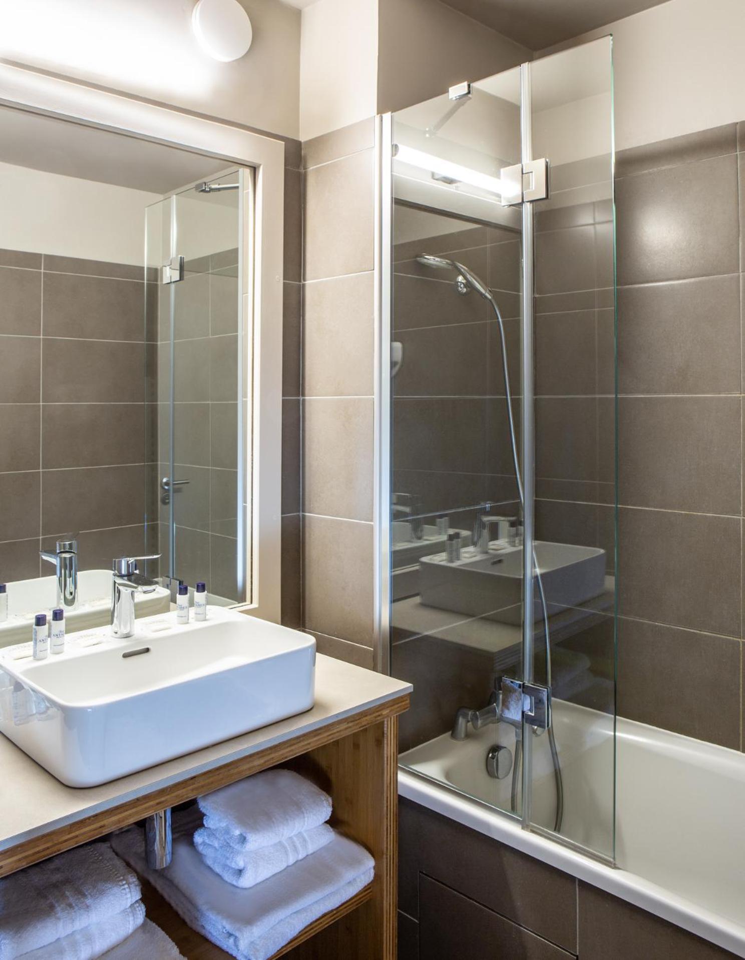 Double Room - Photo 7