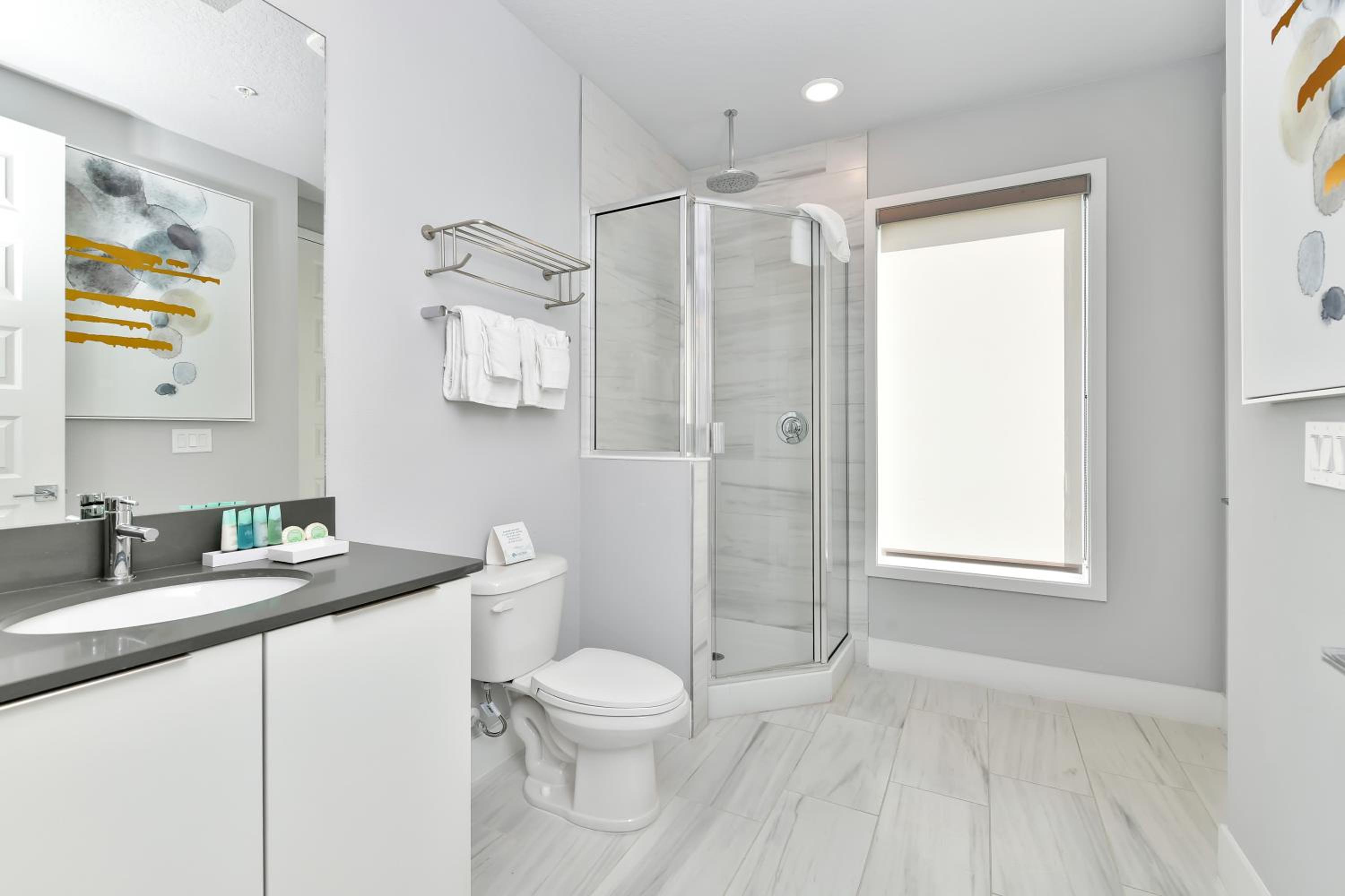 4 Bedroom Luxury Two Story Condo w/Balcony - Photo 3