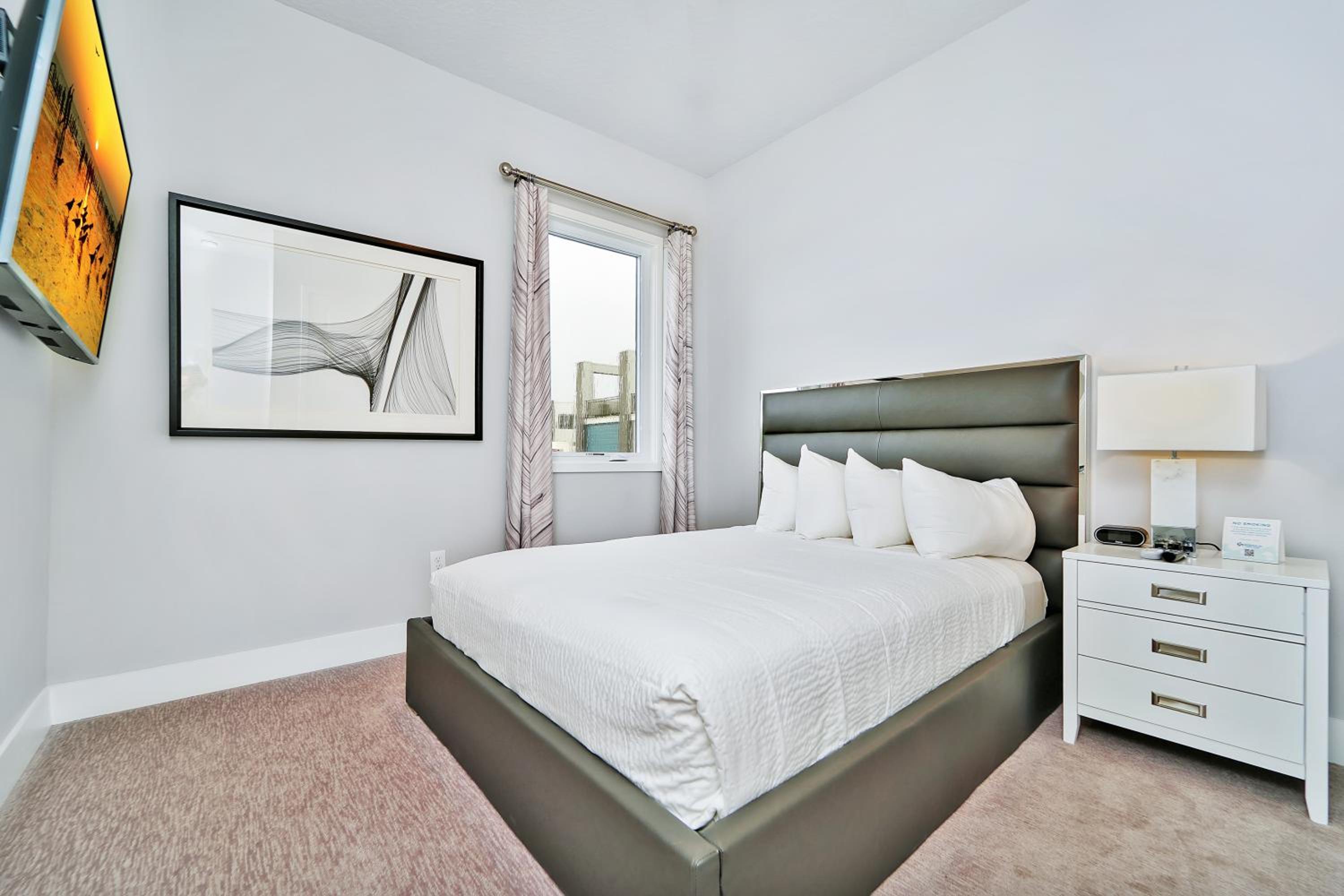 5 Bedroom Luxury Two Story Condo w/Balcony - Photo 1