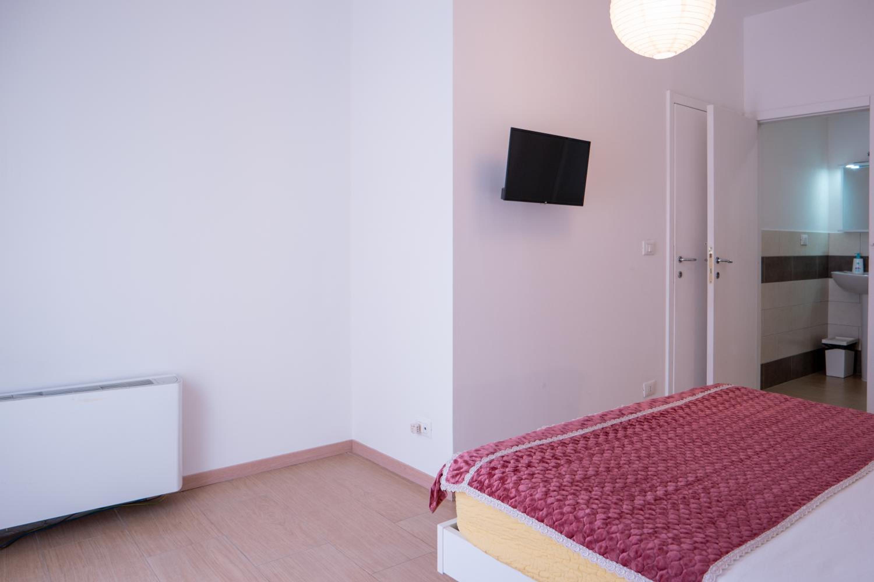 Deluxe Double Room - Photo 12