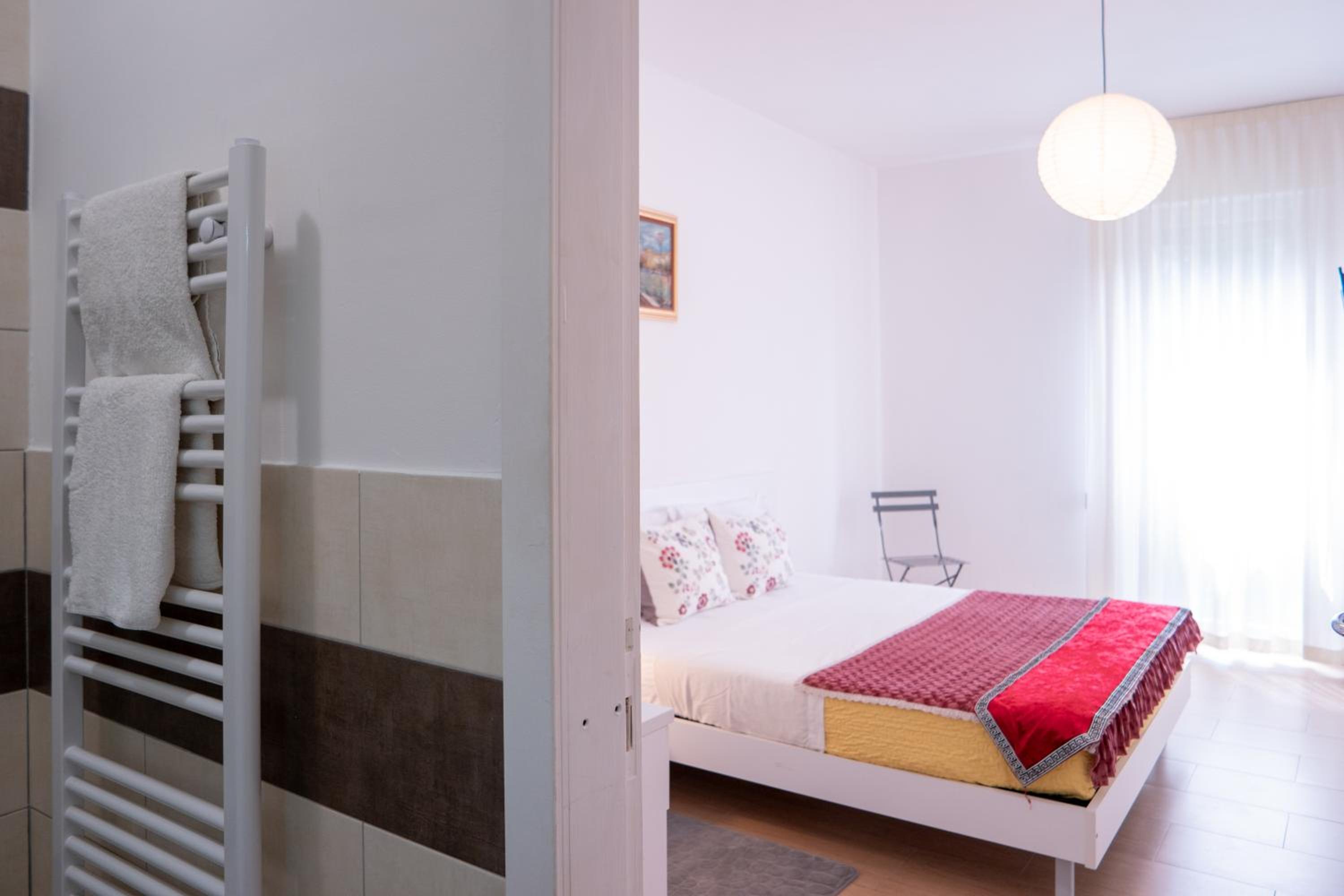 Deluxe Double Room - Photo 10