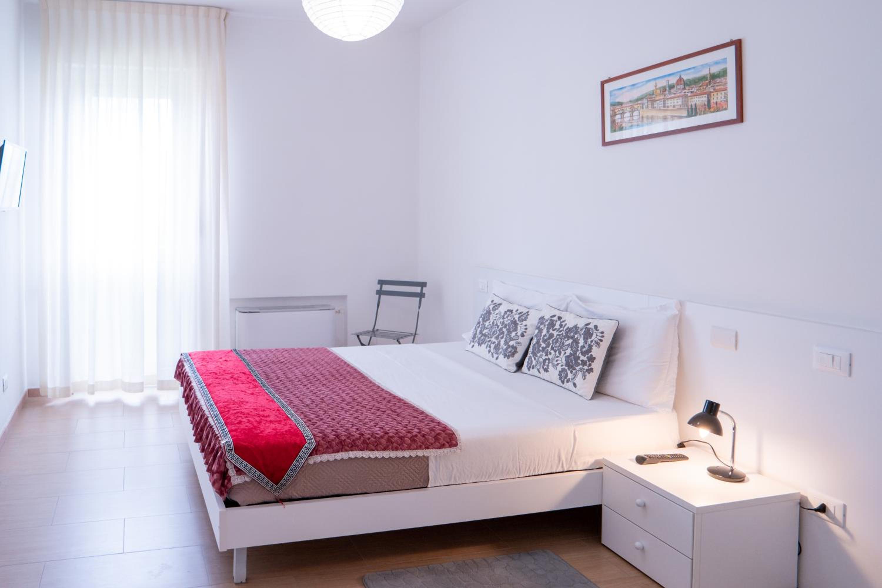 Deluxe Double Room - Photo 9