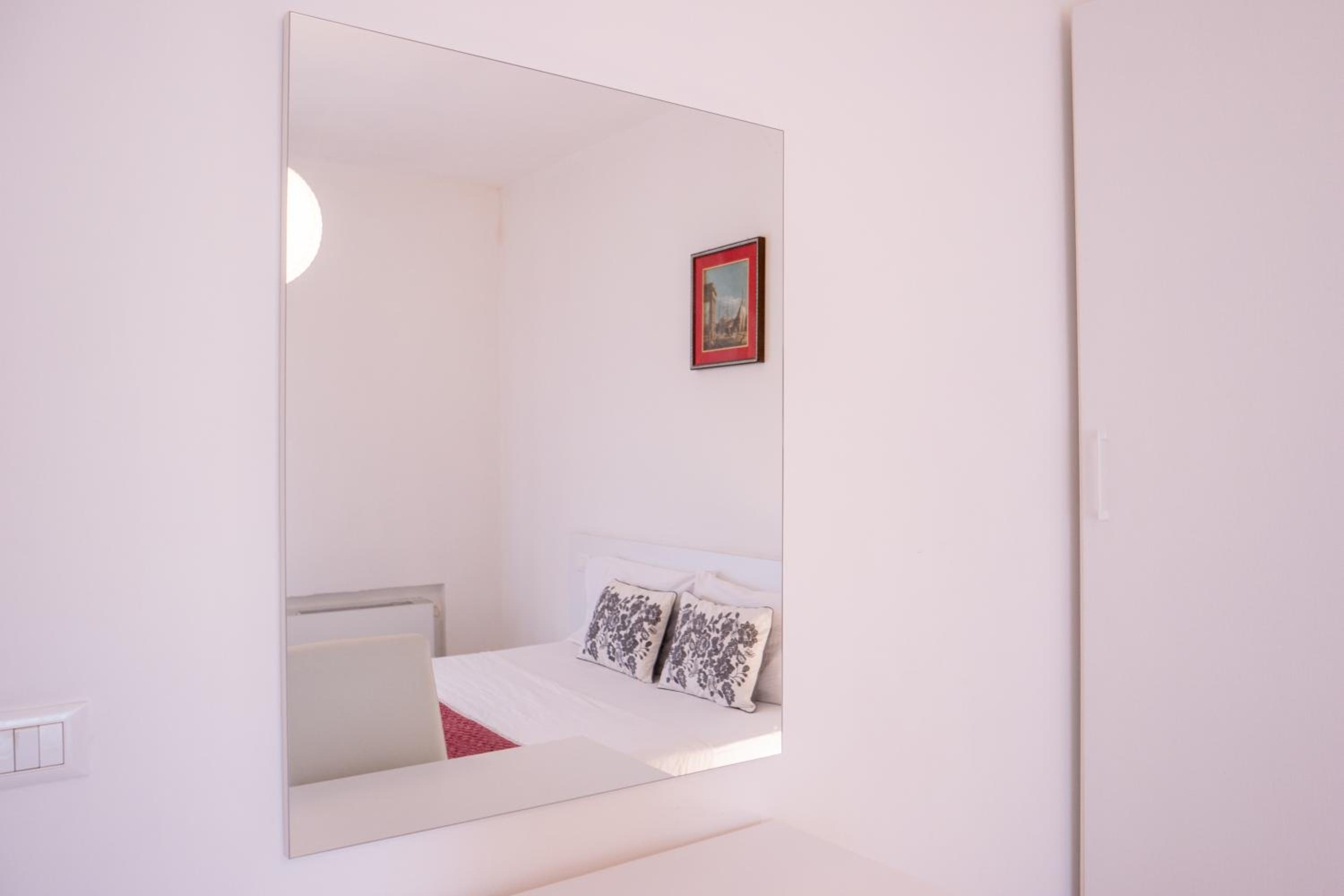 Deluxe Triple Room - Photo 9