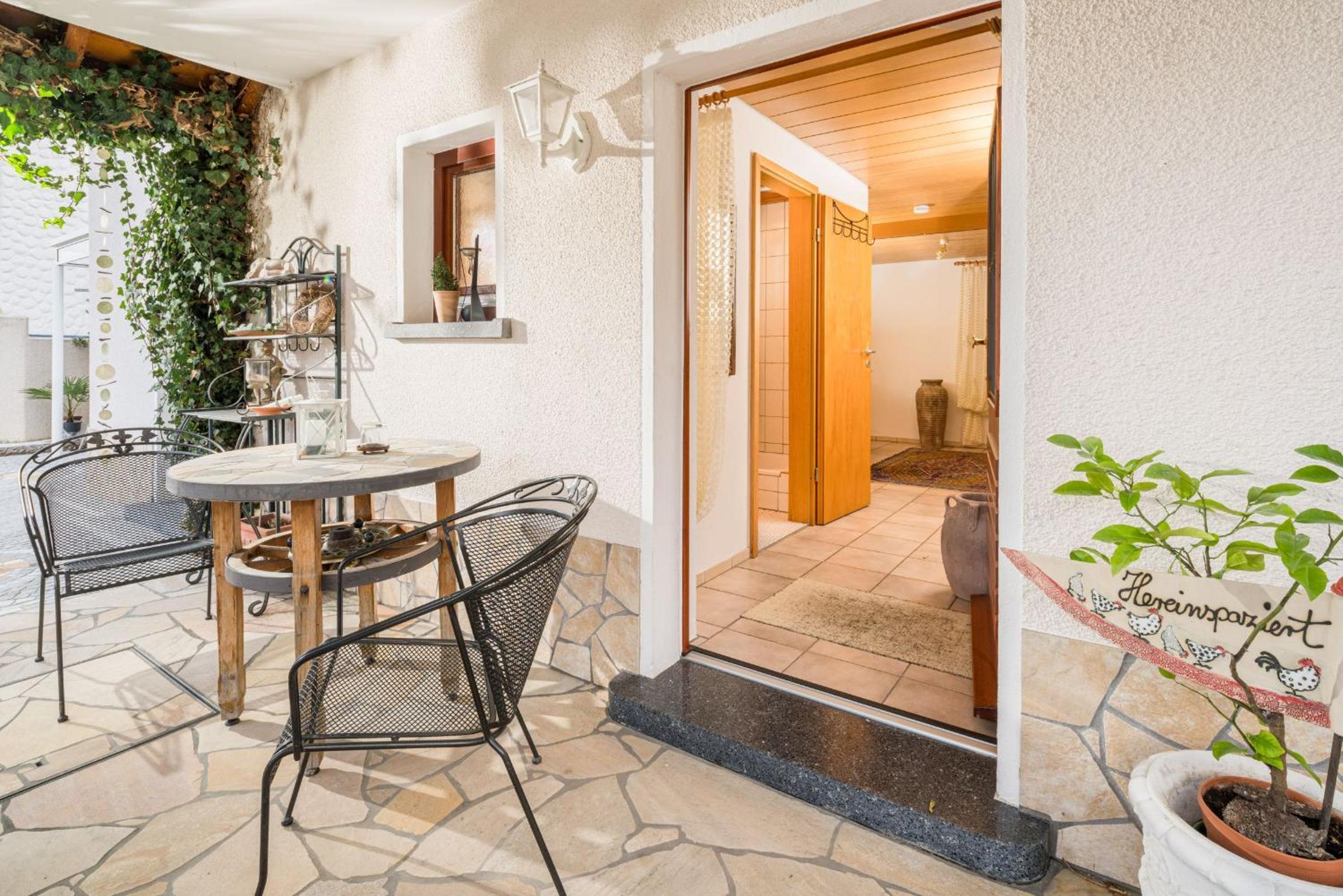 One-Bedroom Apartment with Garden View photo 1