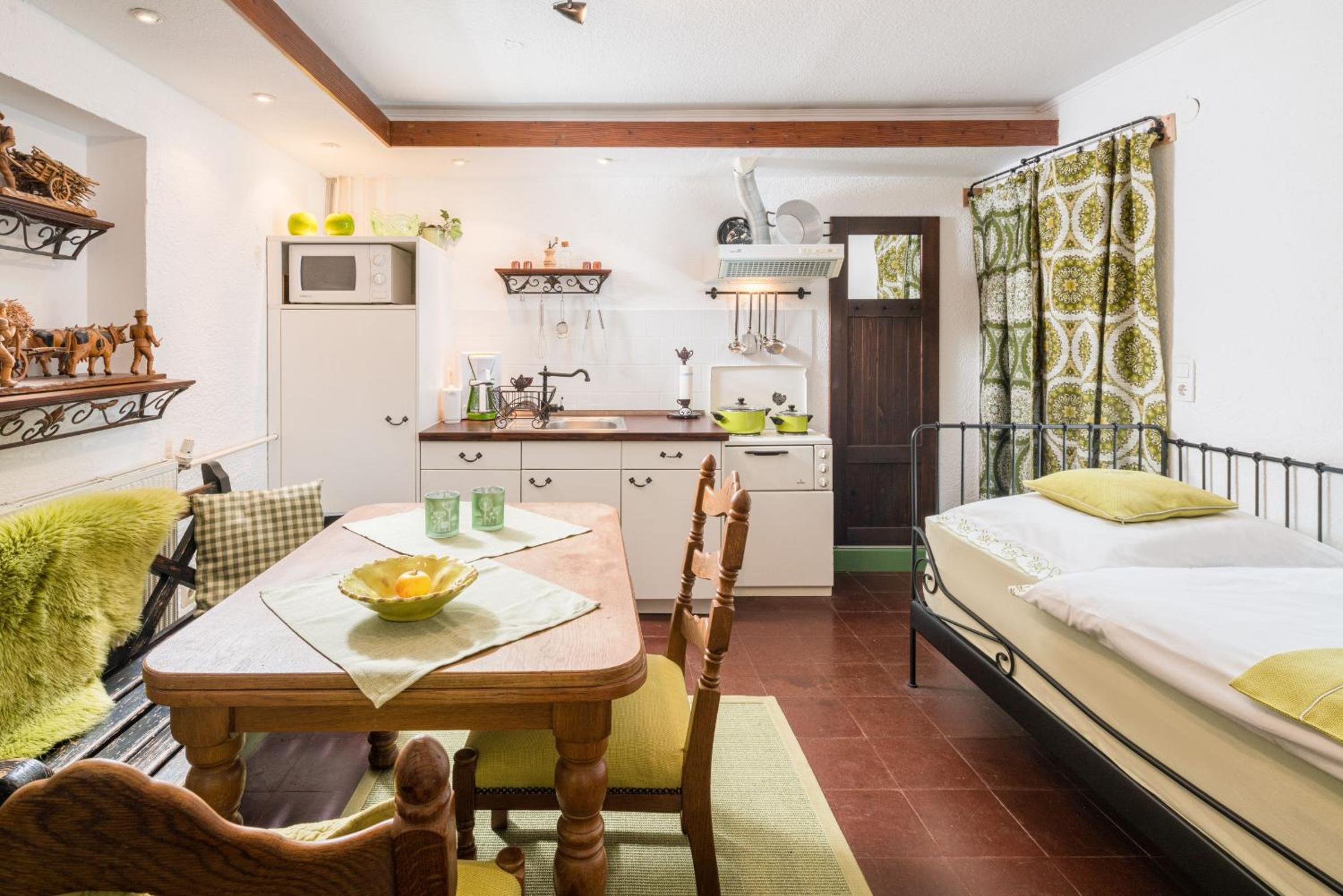 One-Bedroom Apartment with Garden View photo 2