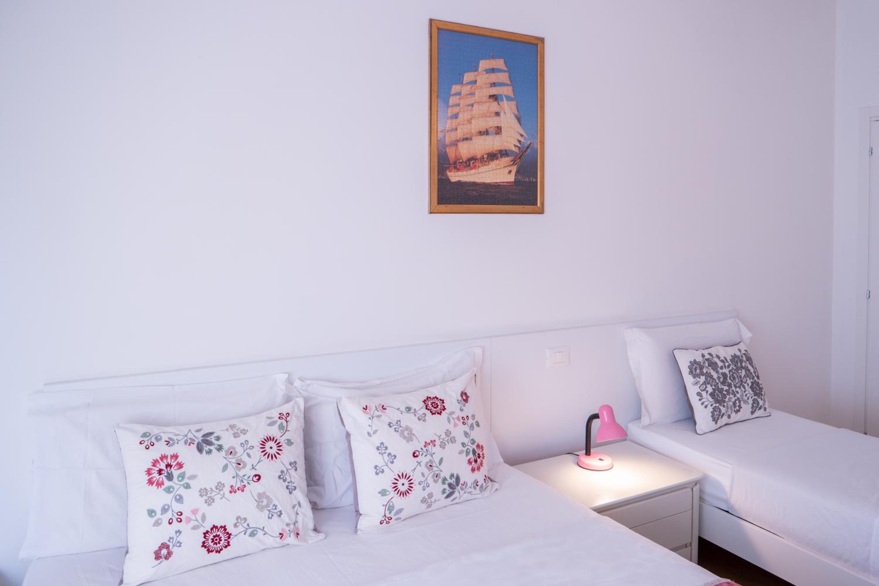 Deluxe Triple Room - Photo 4