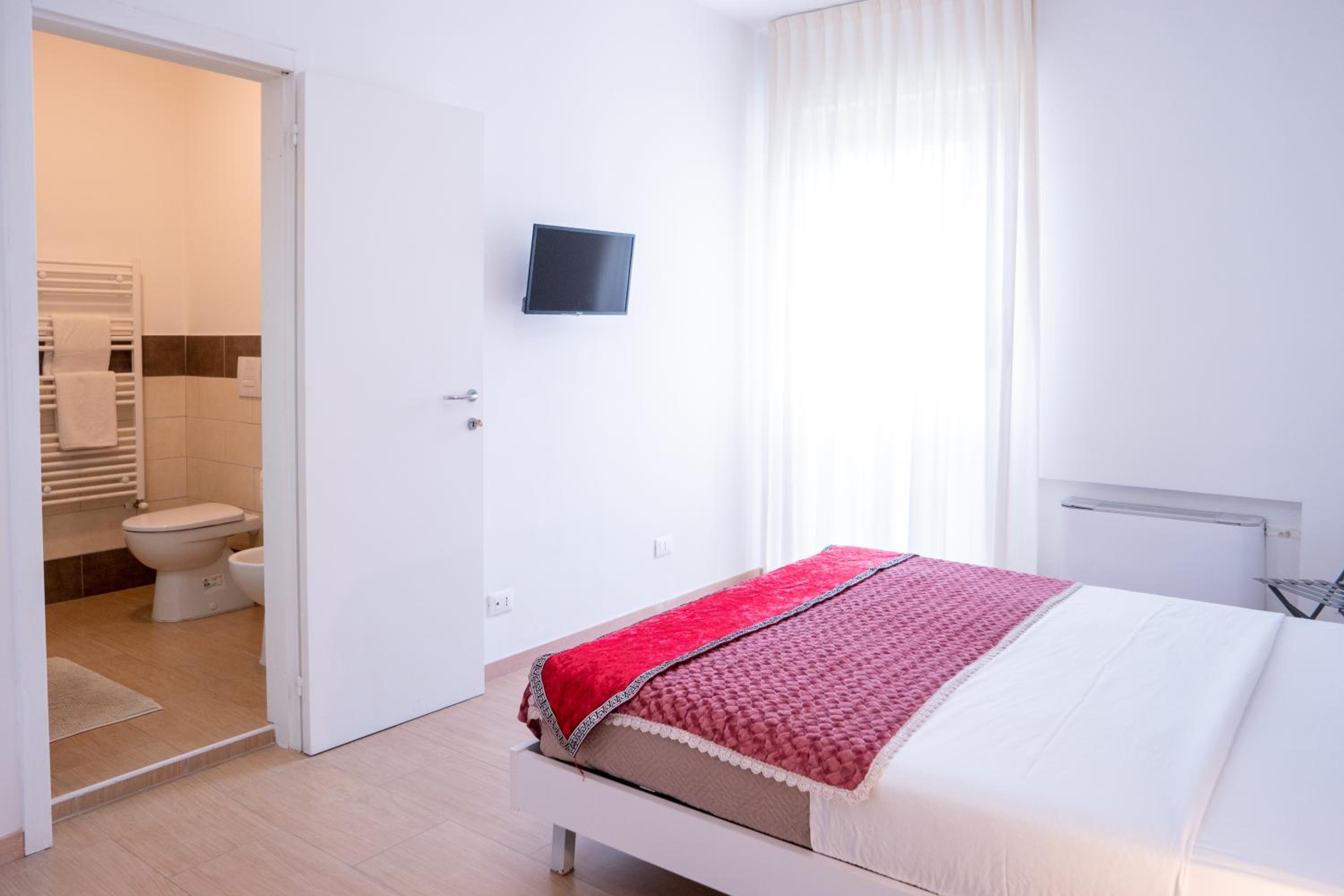 Deluxe Triple Room - Photo 8