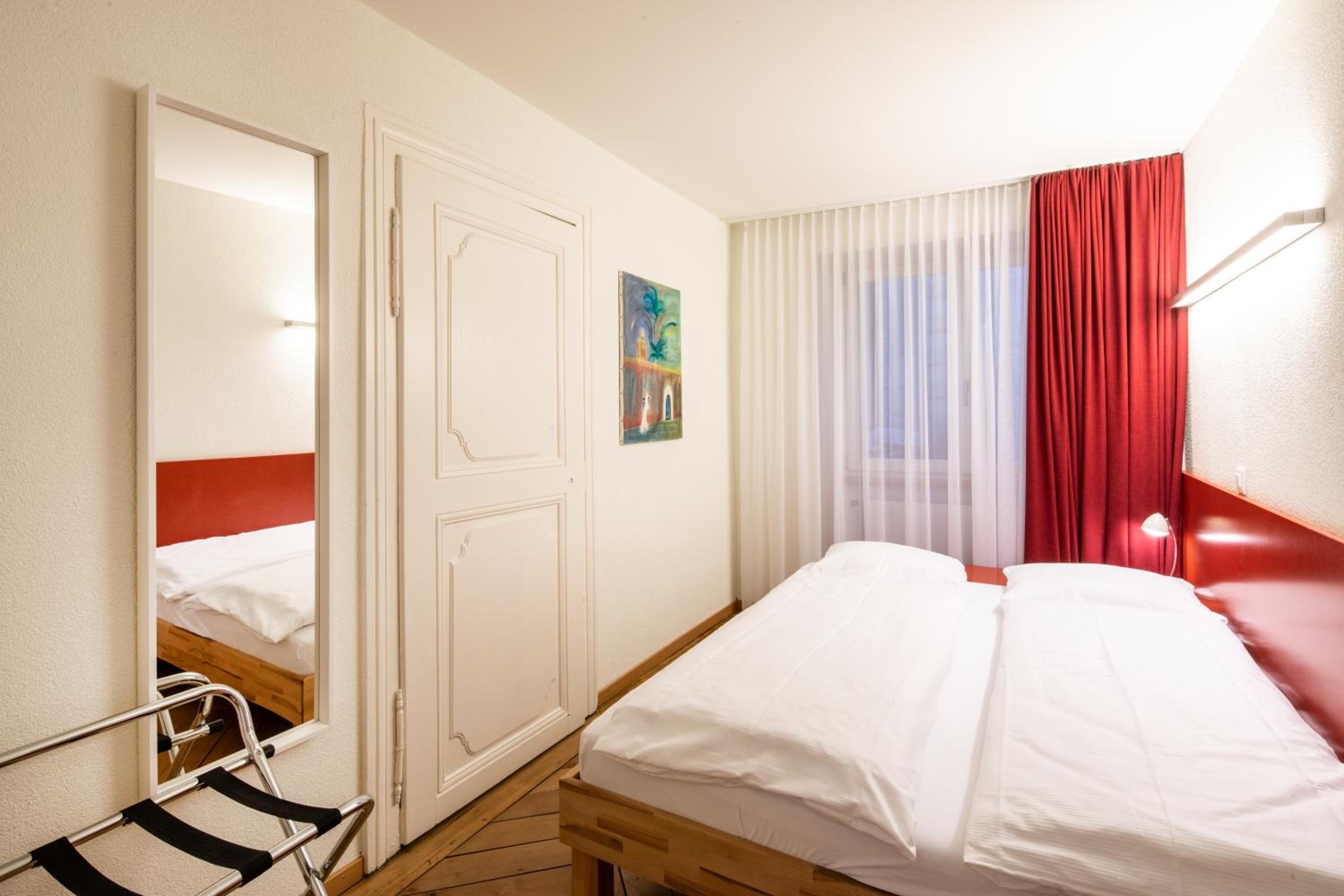 Two Space Room - Annex