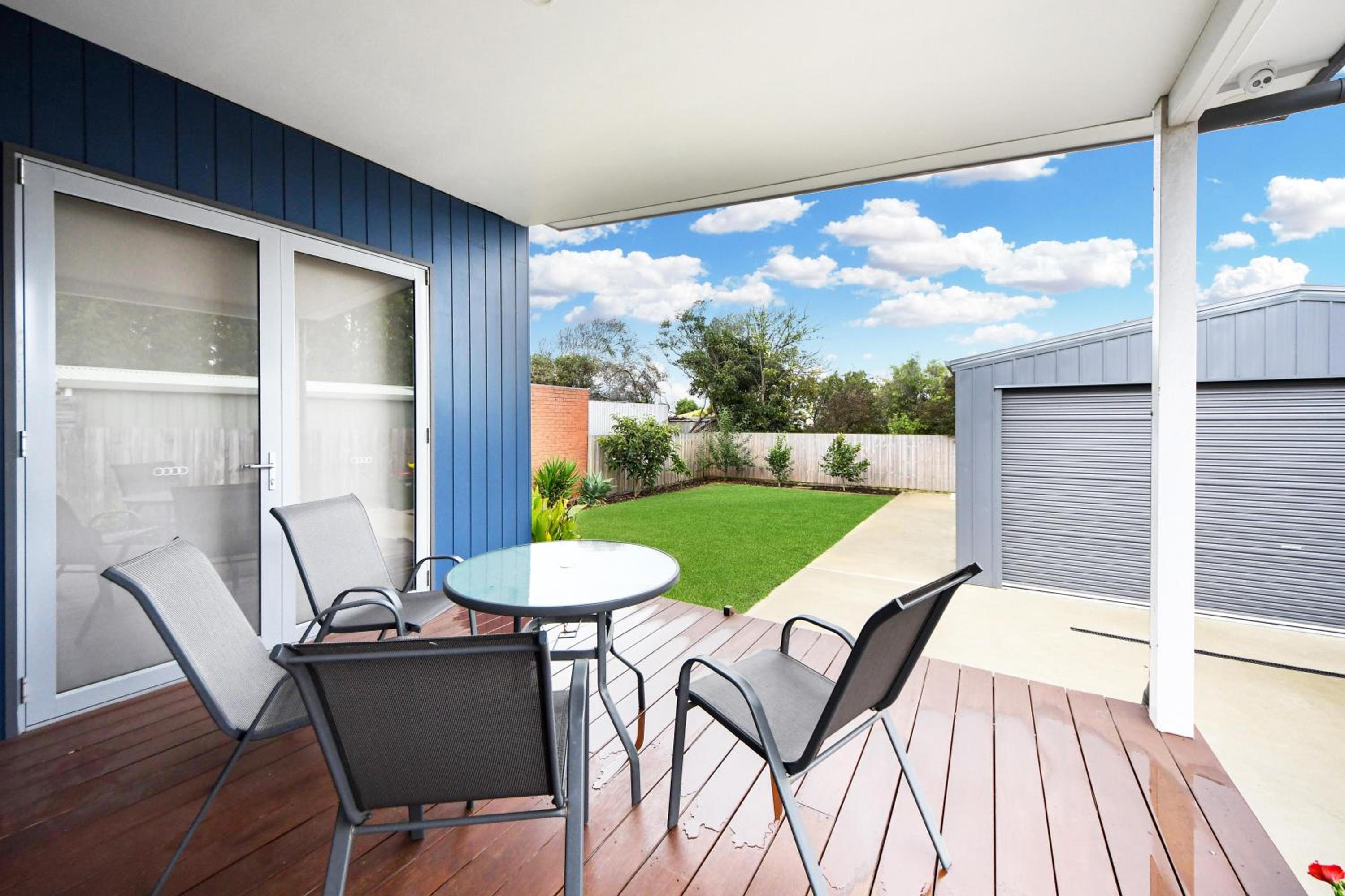 Three-Bedroom House photo 3