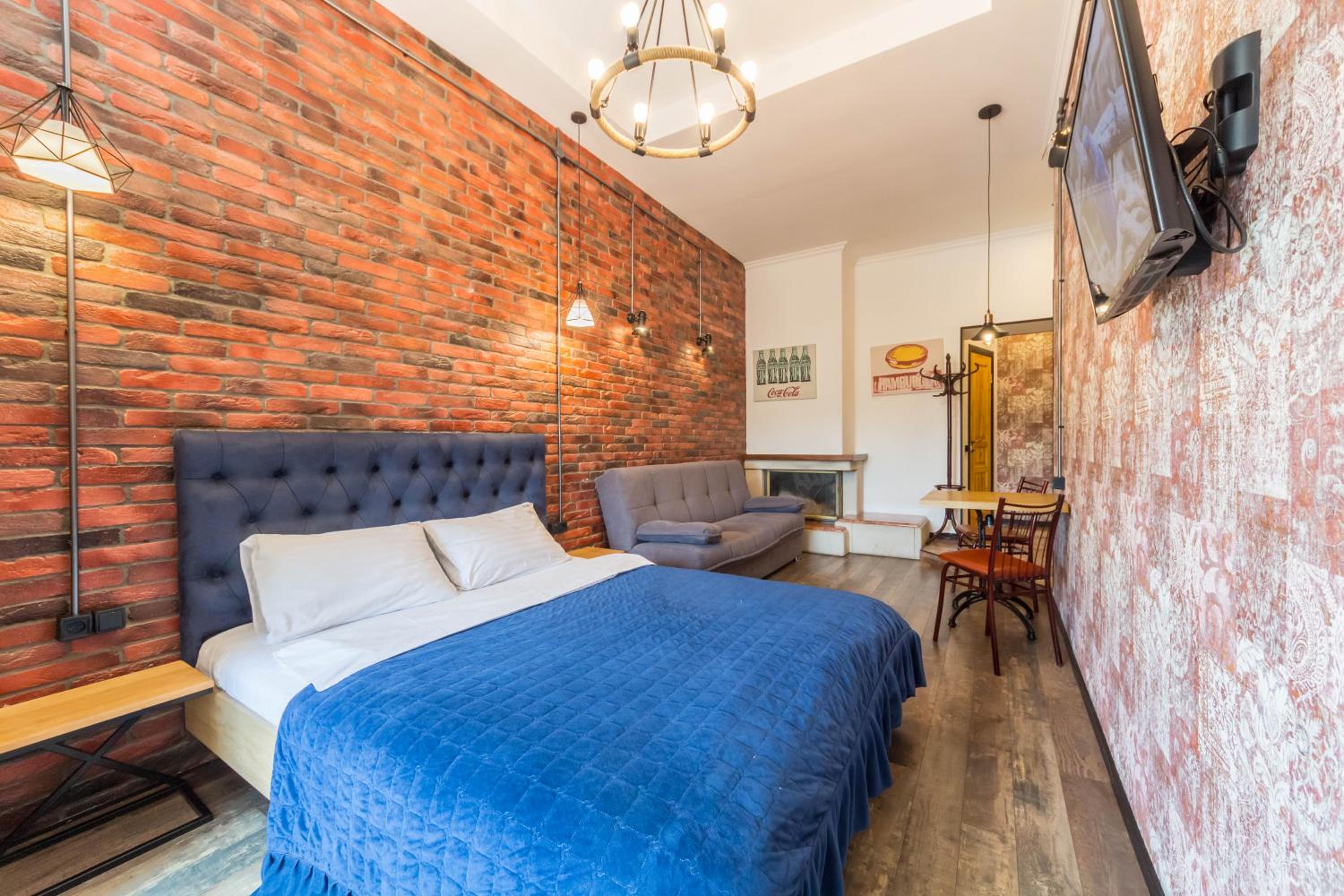Loft Apartment with Balcony - Mykhailivska str. 24V photo 1
