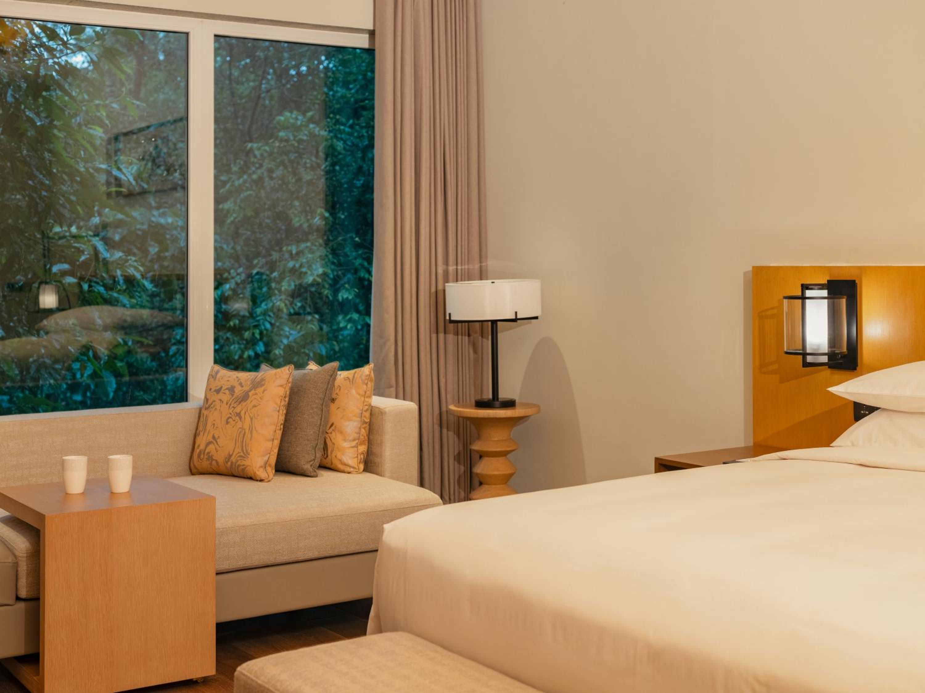 Luxury Cottage with Two Double Beds with Sofa Bed and Garden View - Photo 2