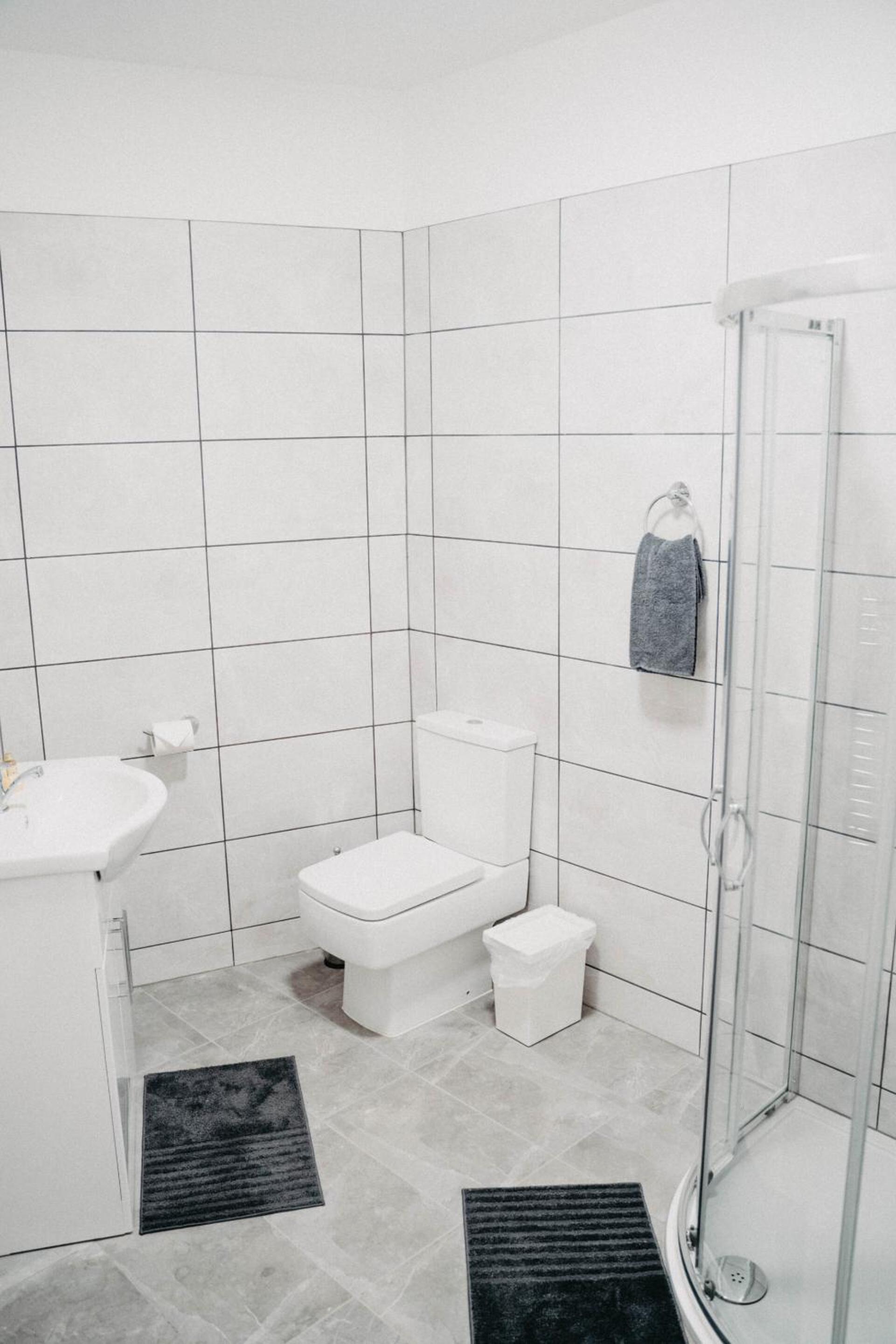 Quadruple Room with Shower - Photo 3