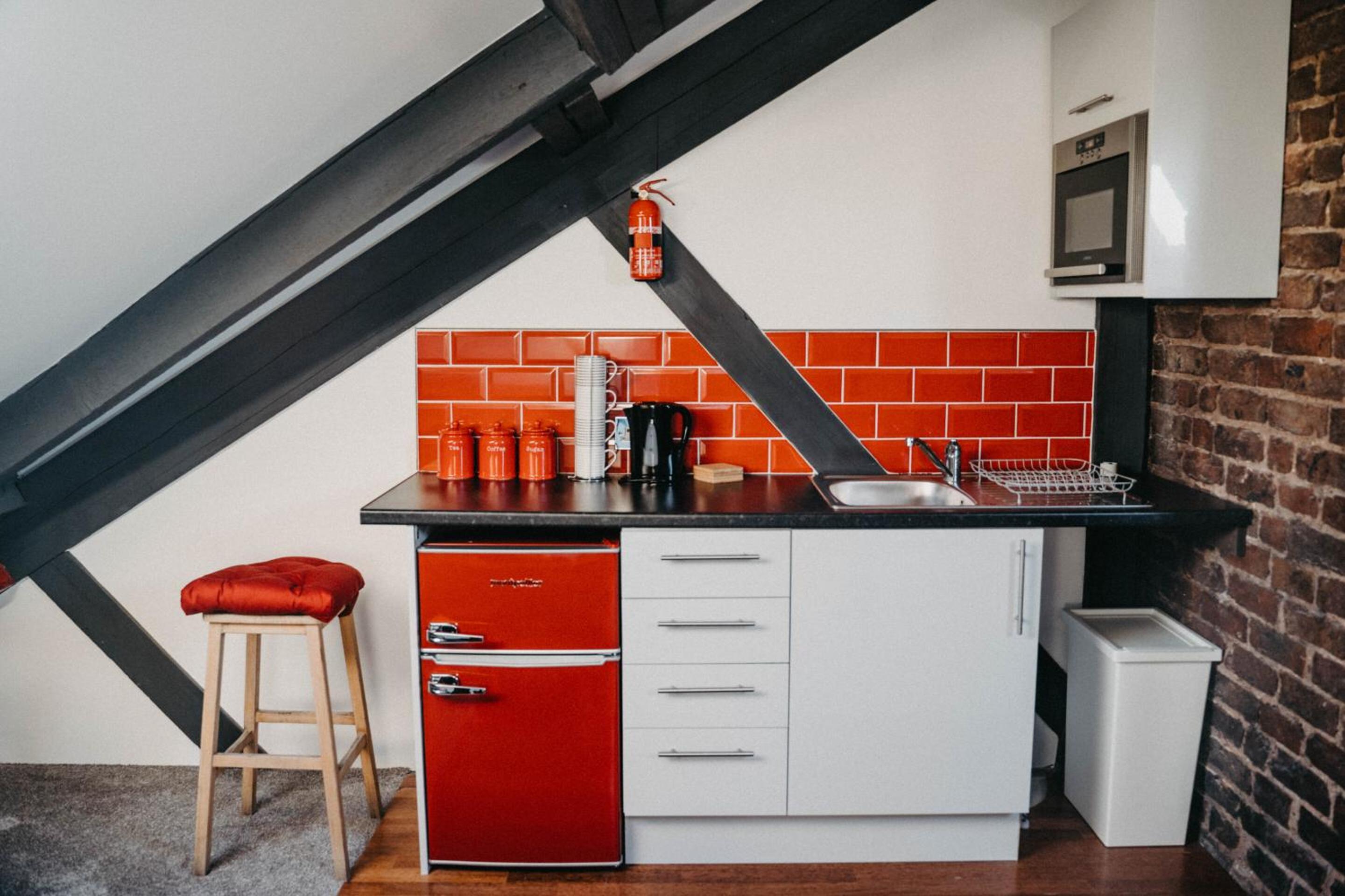 One-Bedroom Apartment - Photo 3