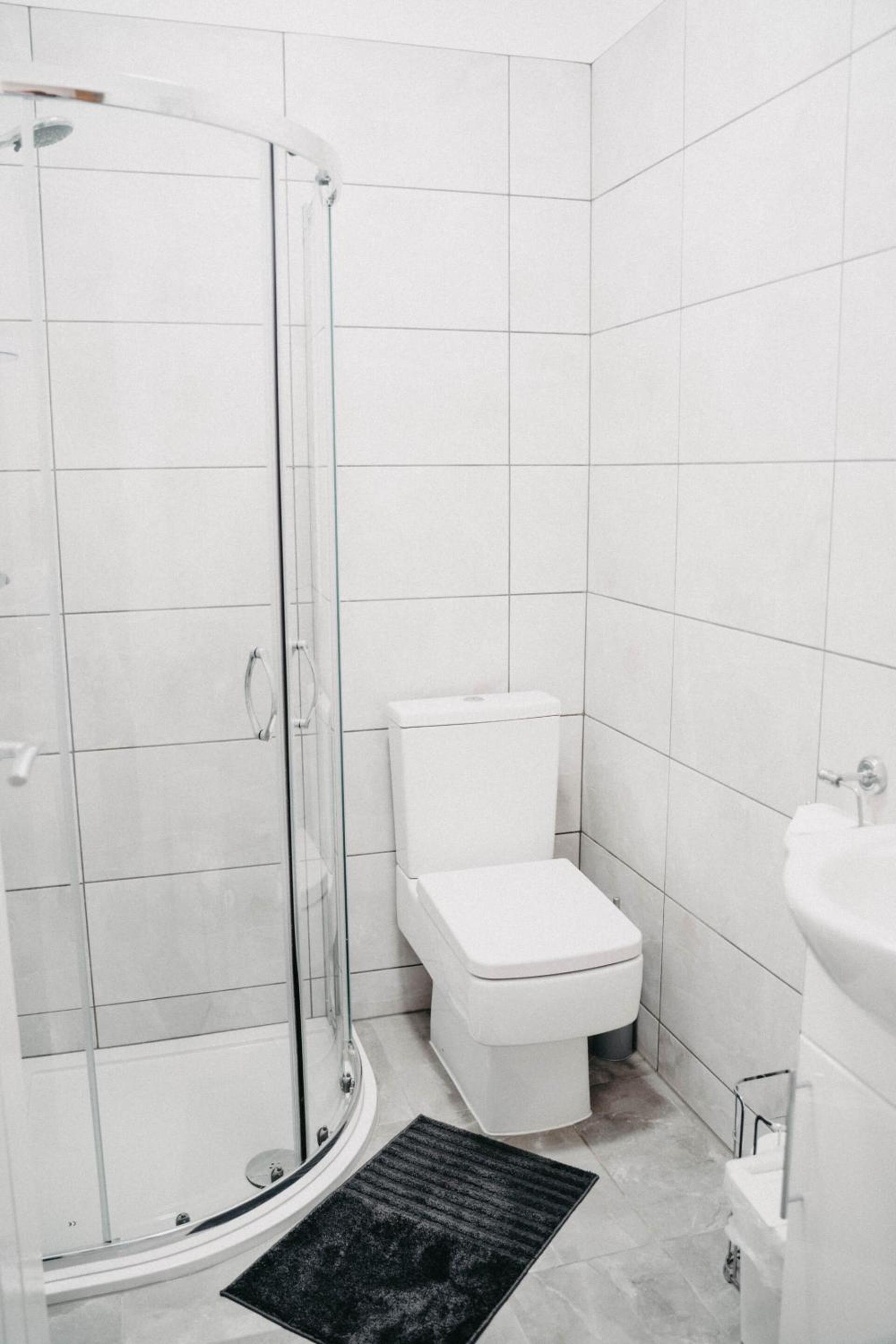 Quadruple Room with Shower - Photo 8