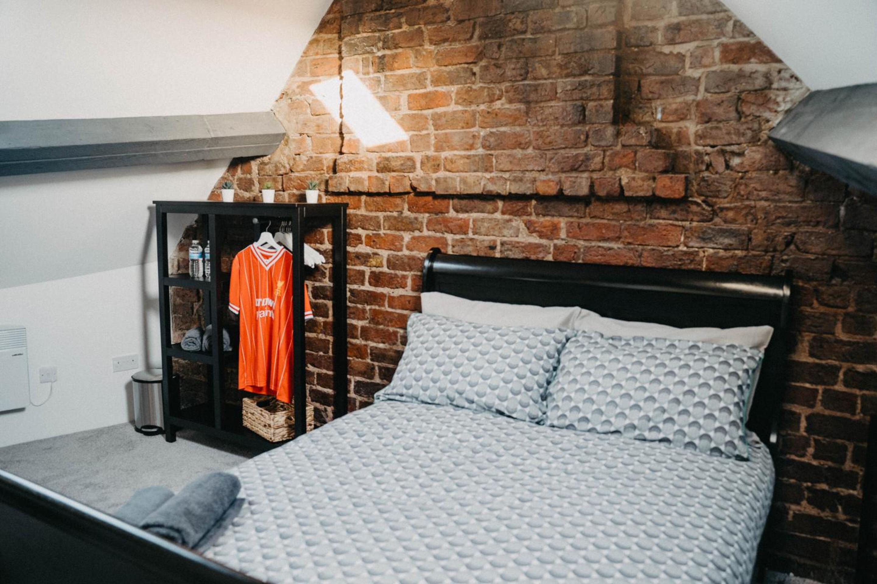 One-Bedroom Apartment - Photo 6