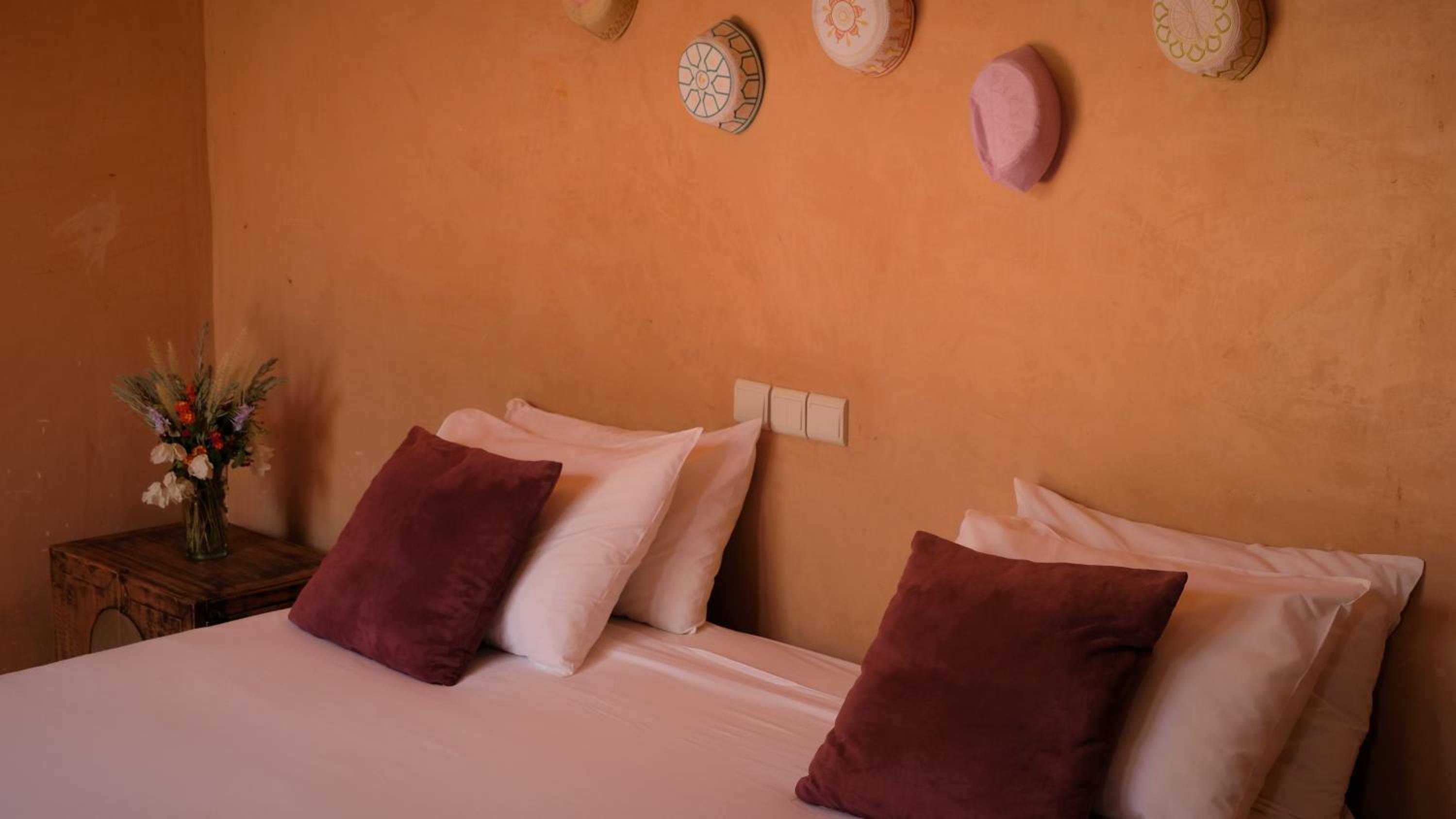 Double Room with Private Bathroom - Photo 2