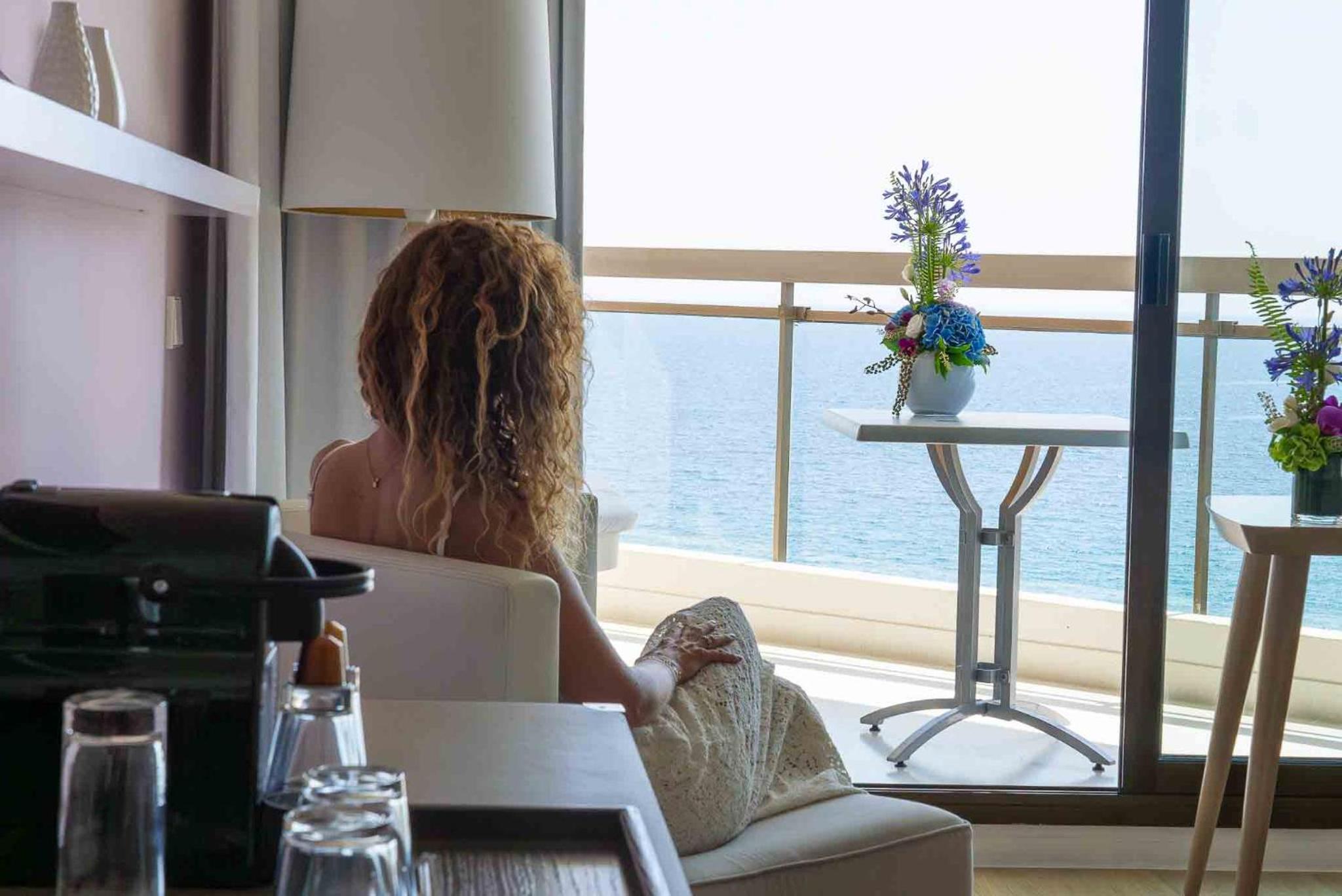 Superior Room with Terrace and Sea View - Photo 4