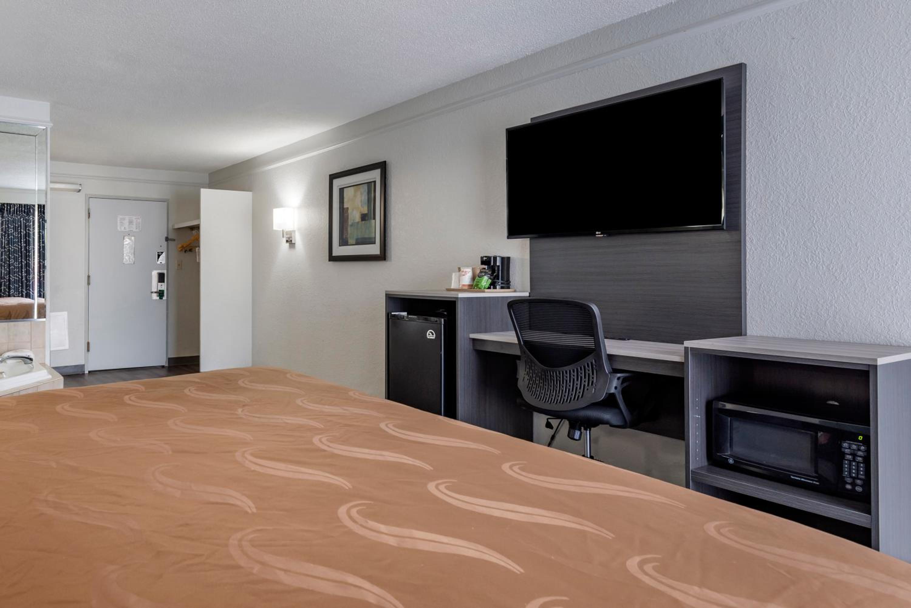 Double Room with Two Double Beds - Accessible/Non-Smoking - Photo 1