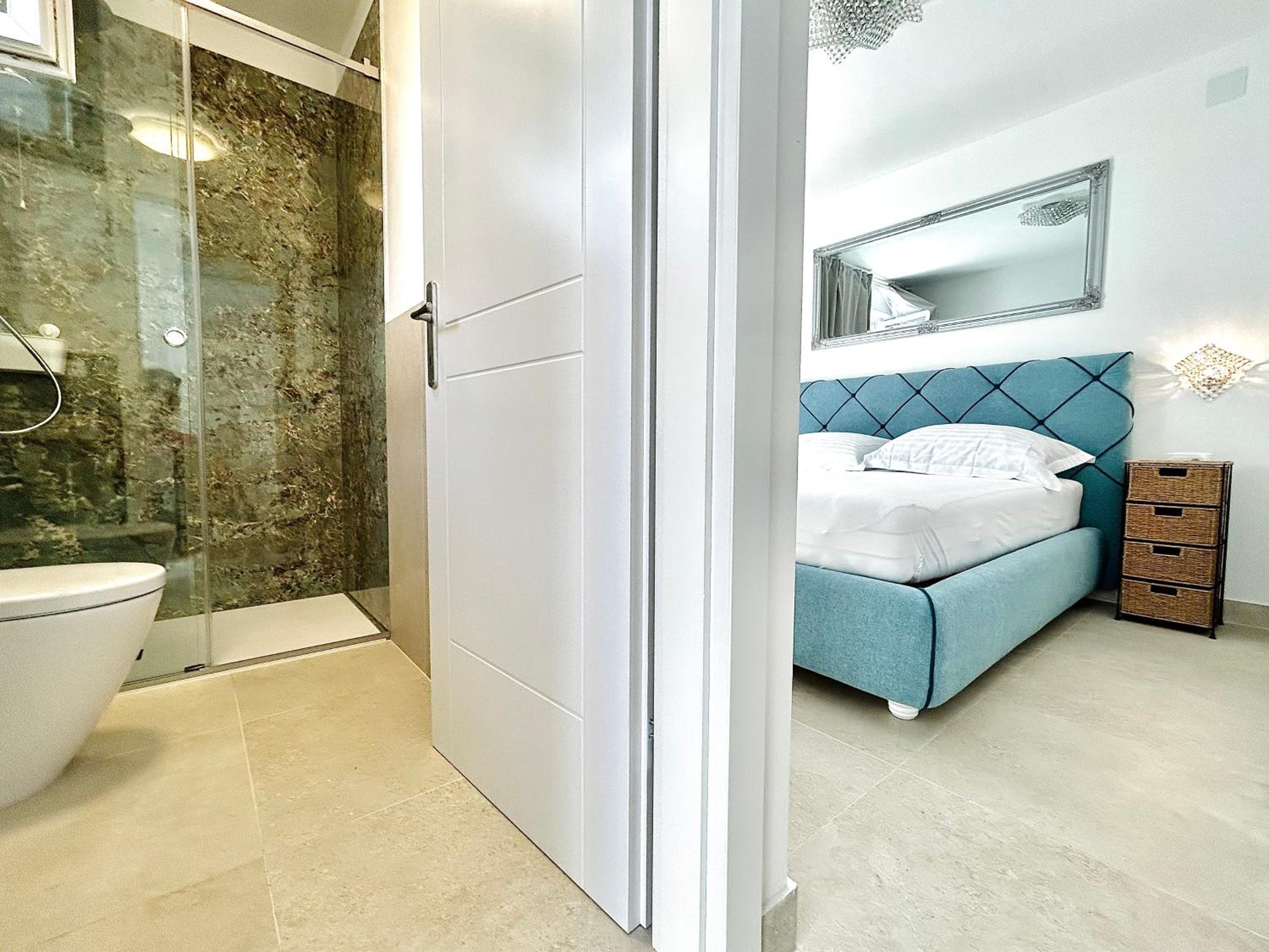 Double Room with Private Bathroom photo 2