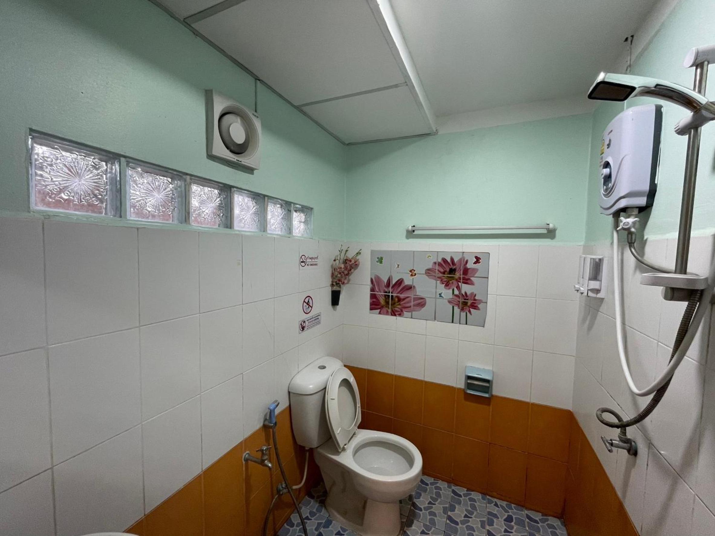 Deluxe King Room - Photo 2