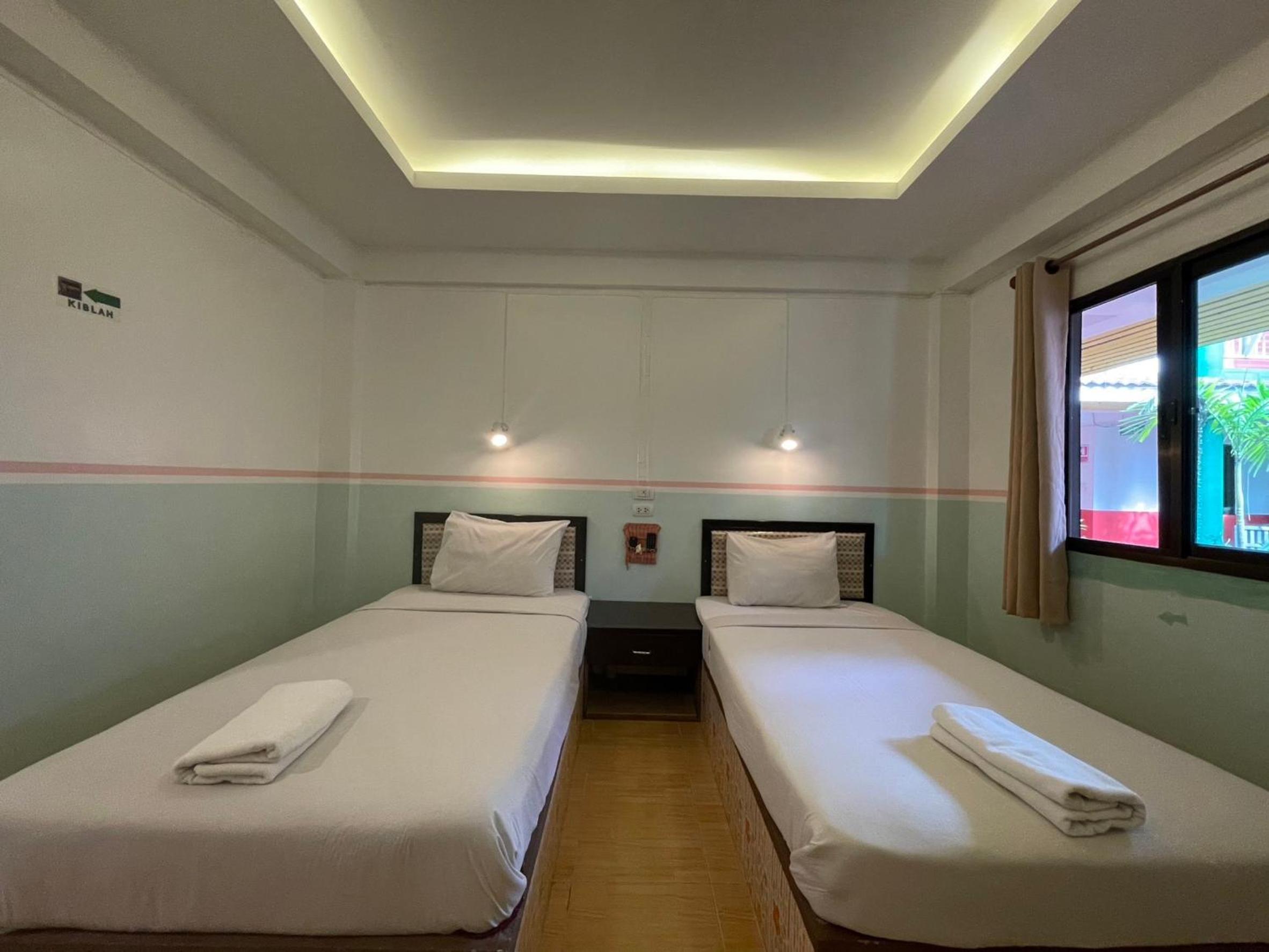 Standard Twin Room - Photo 5
