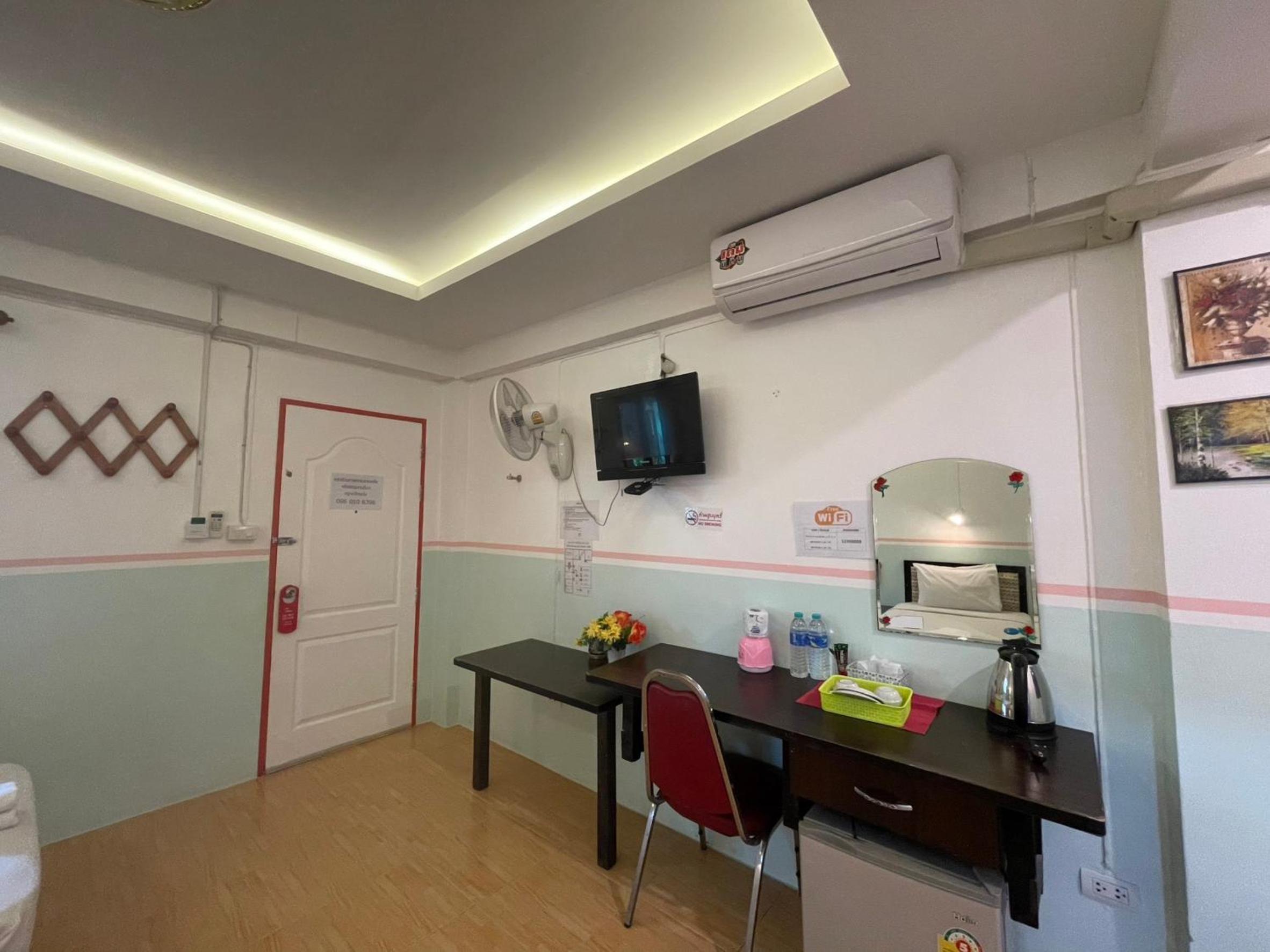 Standard Twin Room - Photo 4