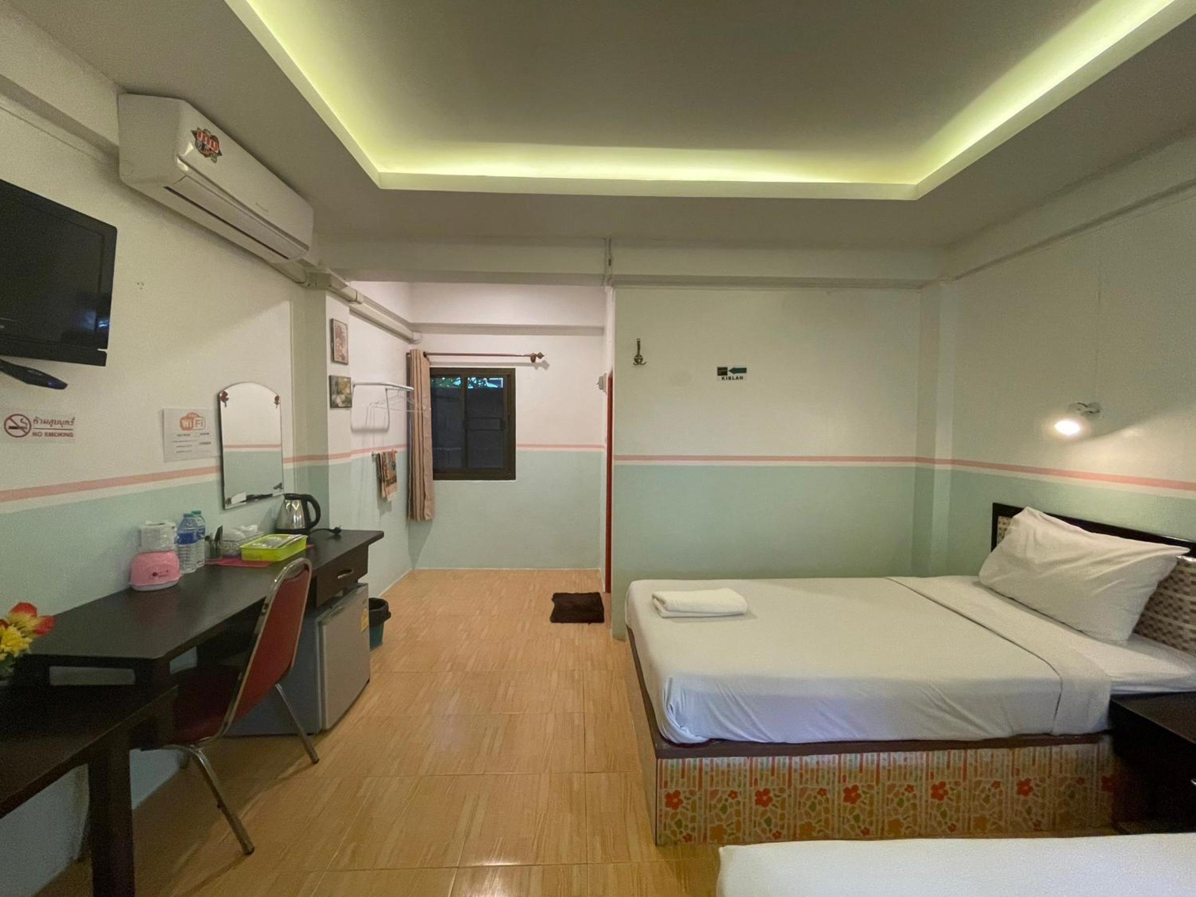 Standard Twin Room - Photo 6