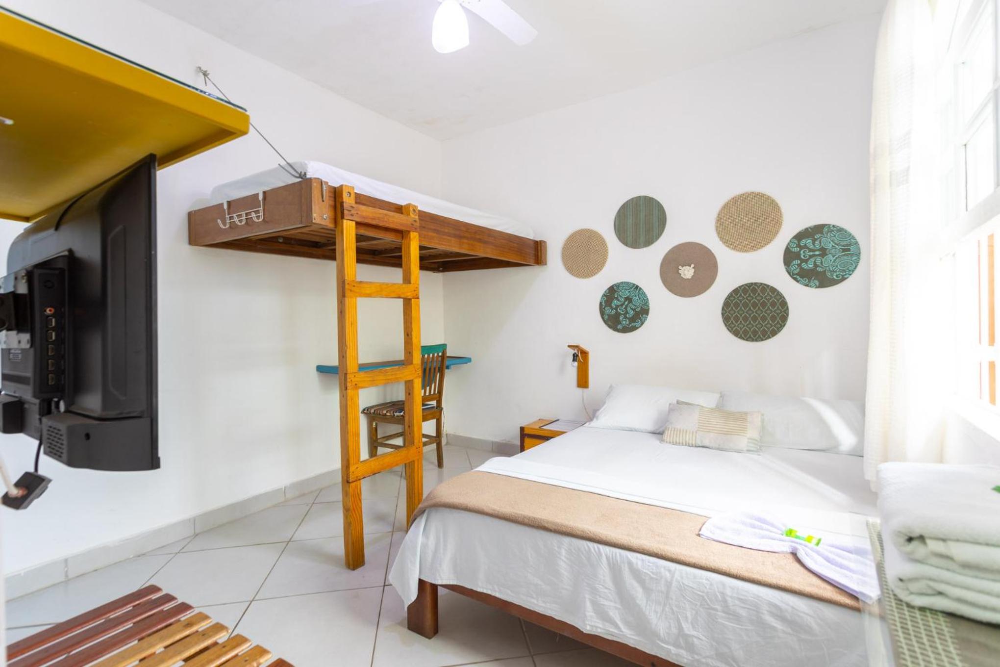Economy Triple Room - Photo 7