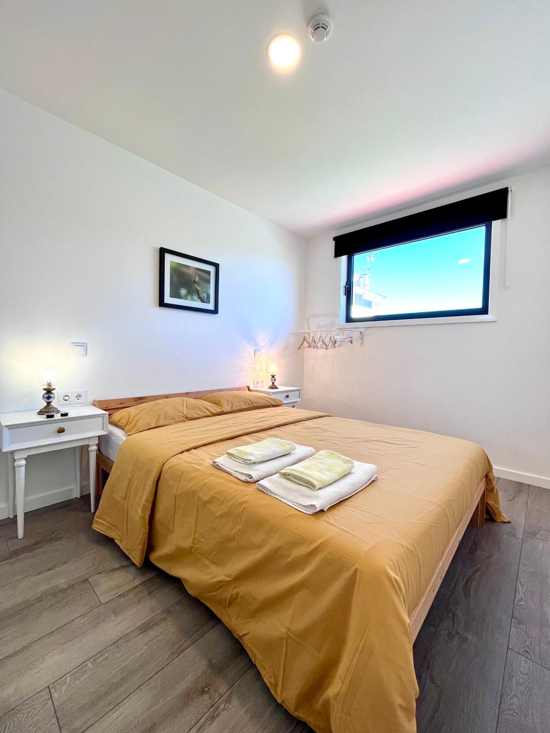 Double Room with Private Bathroom - Photo 28