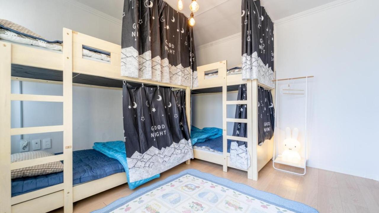 Bed In 4-Bed Male Dormitory Room - Photo 5