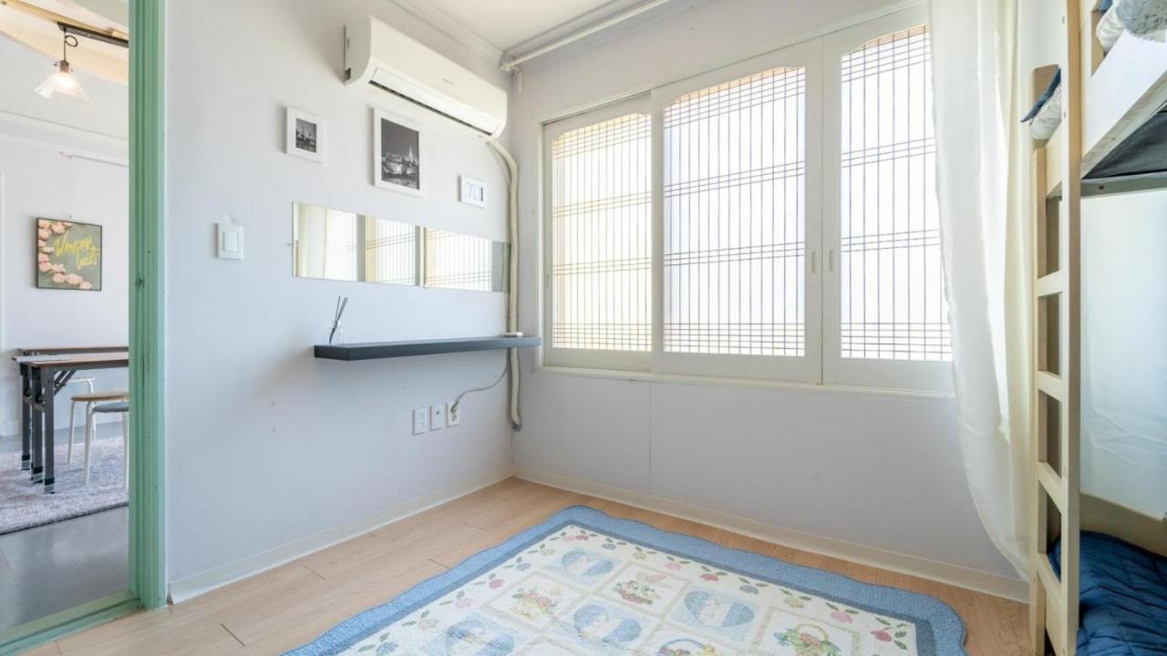 Bed In 4-Bed Male Dormitory Room - Photo 6