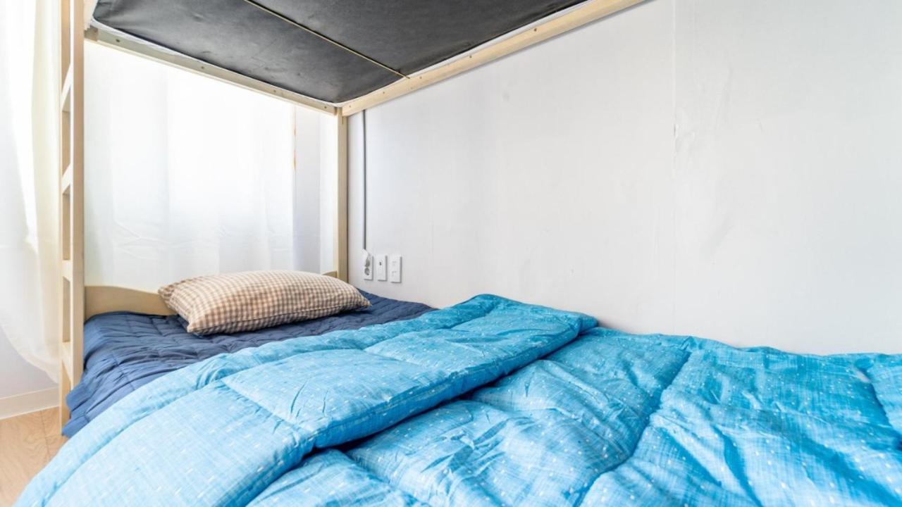 Bed In 4-Bed Male Dormitory Room - Photo 8