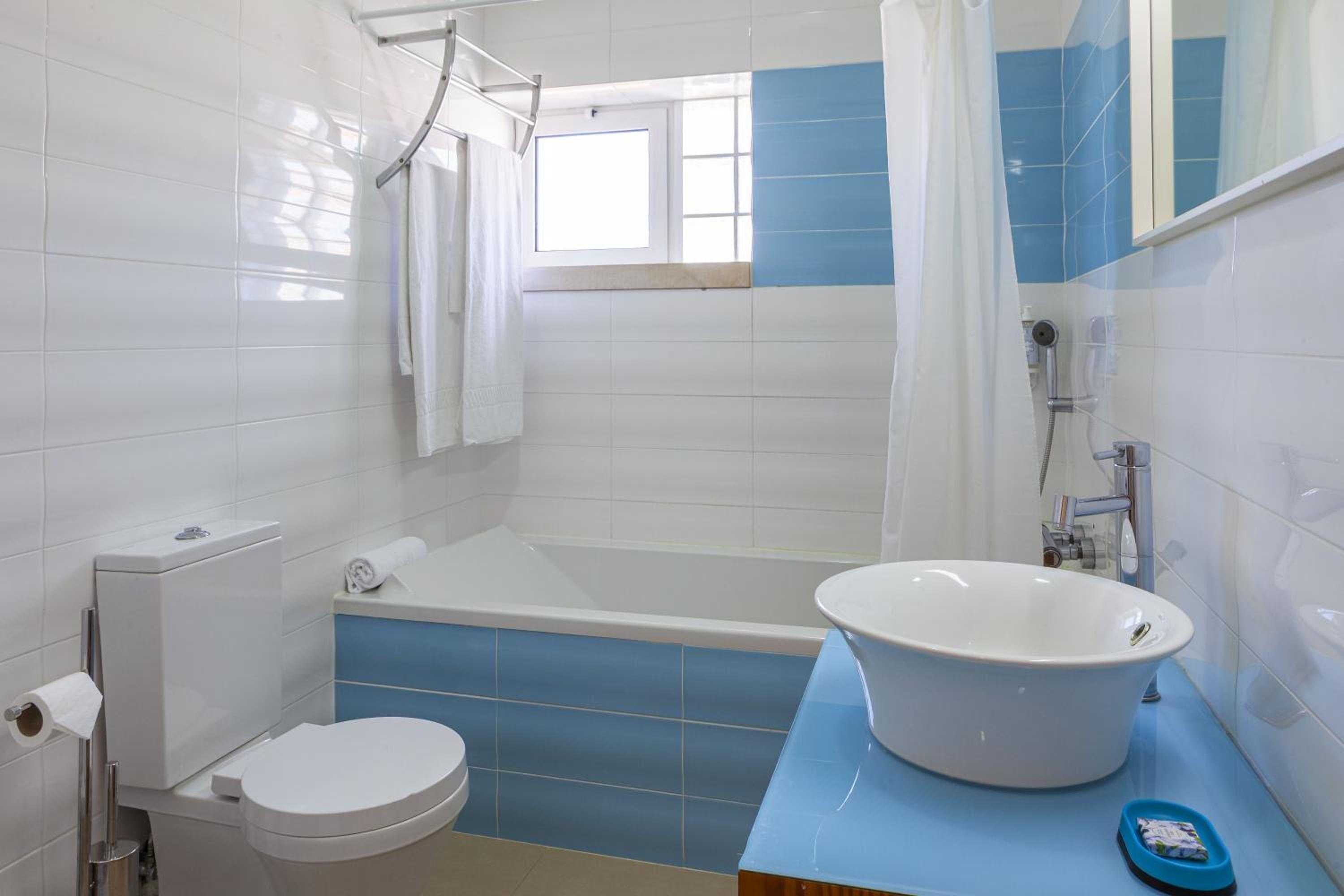 Standard Double or Twin Room - Photo 19
