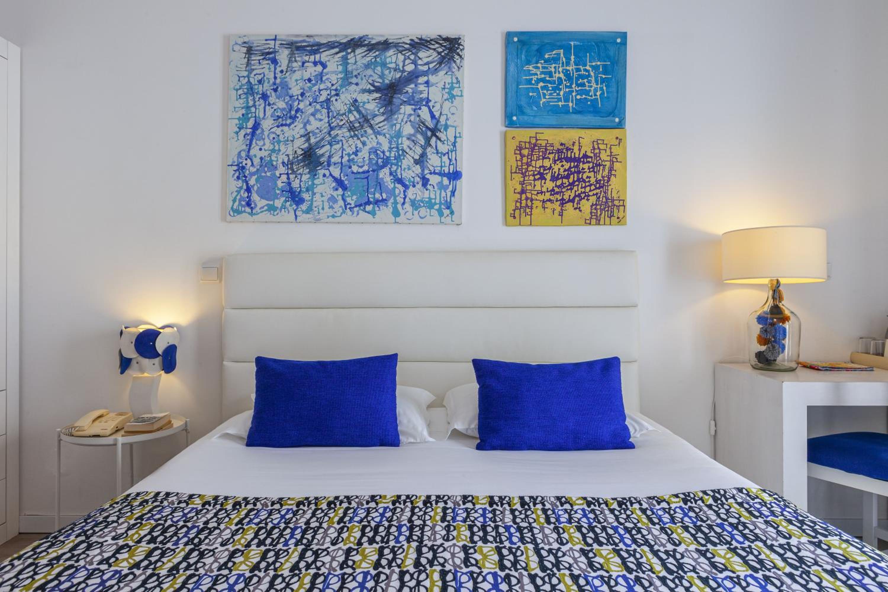 Standard Double or Twin Room - Photo 9