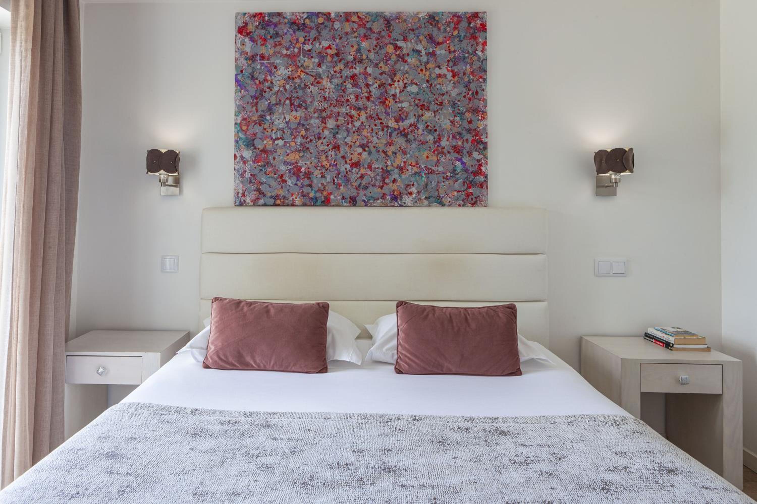 Double Room with Balcony and Monastery View - Photo 10
