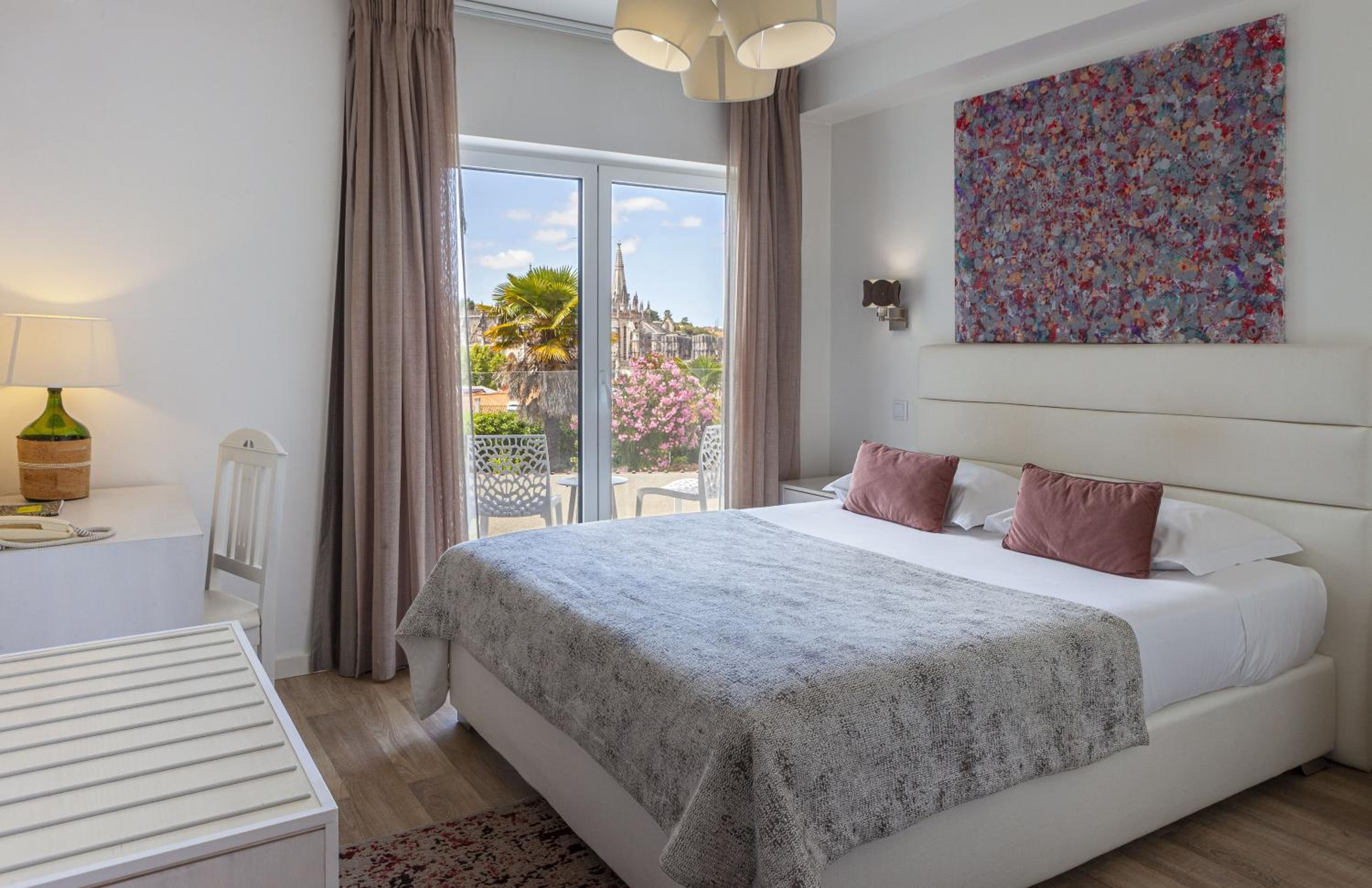 Double Room with Balcony and Monastery View - Photo 8