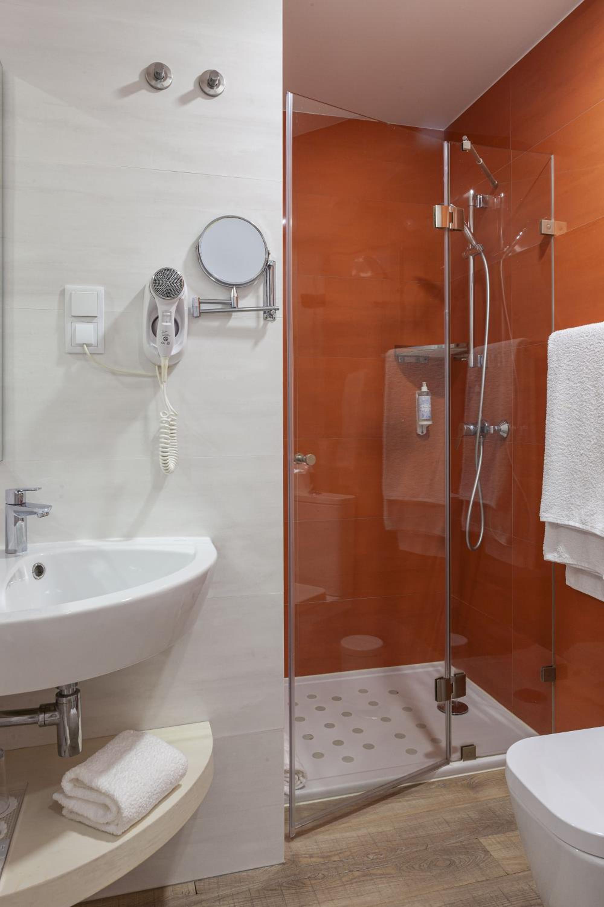Budget Double or Twin Room - Photo 6