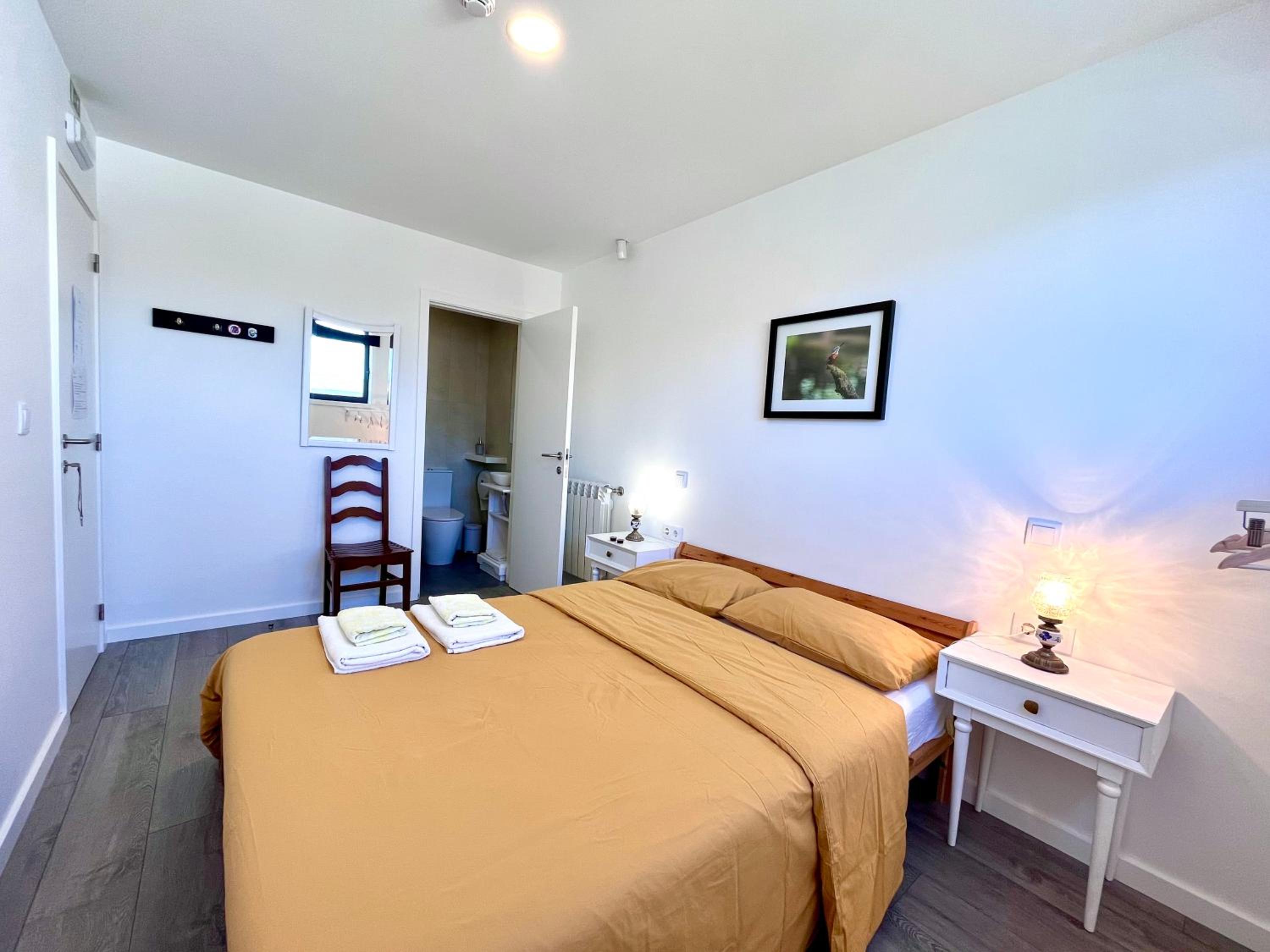 Double Room with Private Bathroom - Photo 27