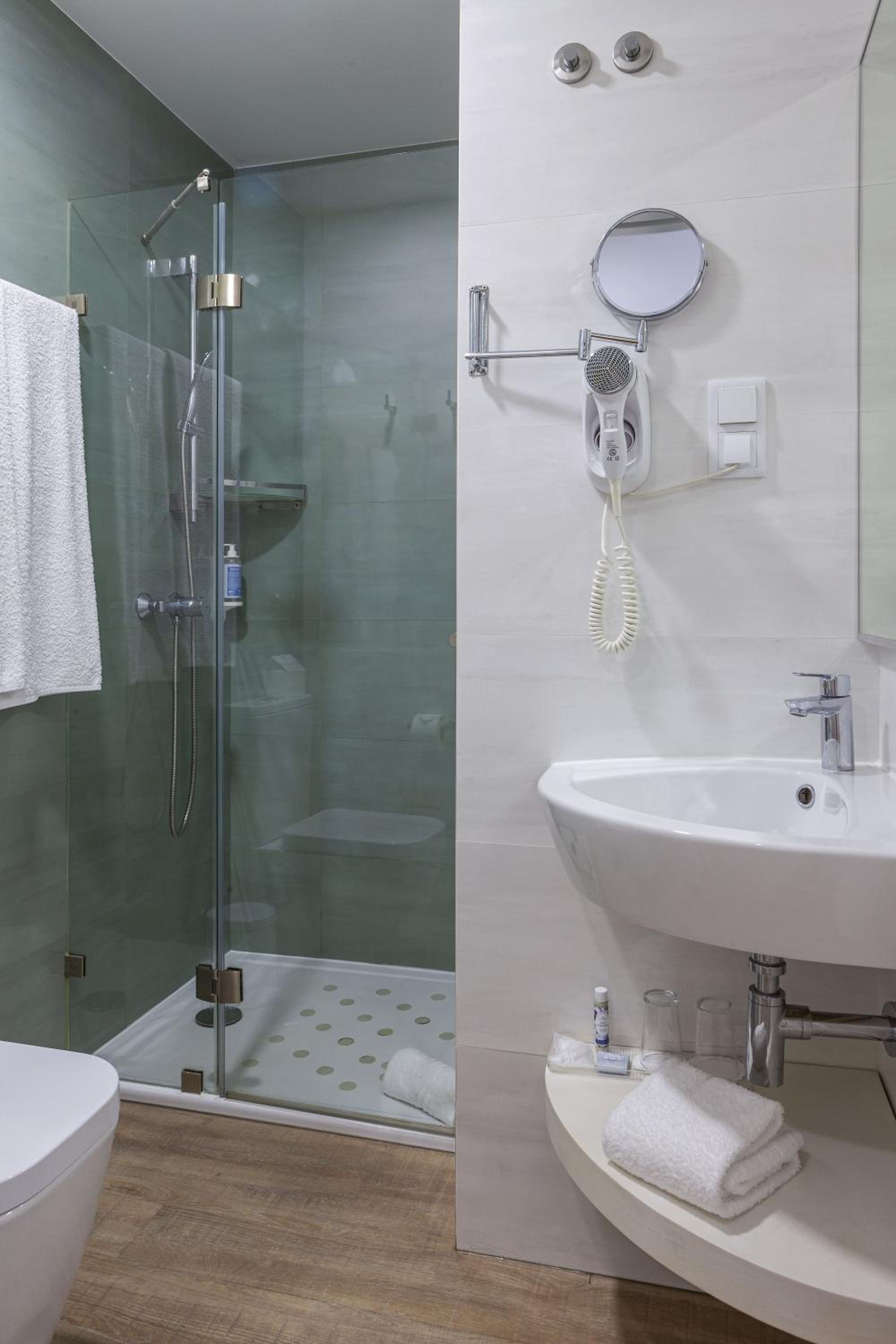 Budget Double or Twin Room - Photo 4
