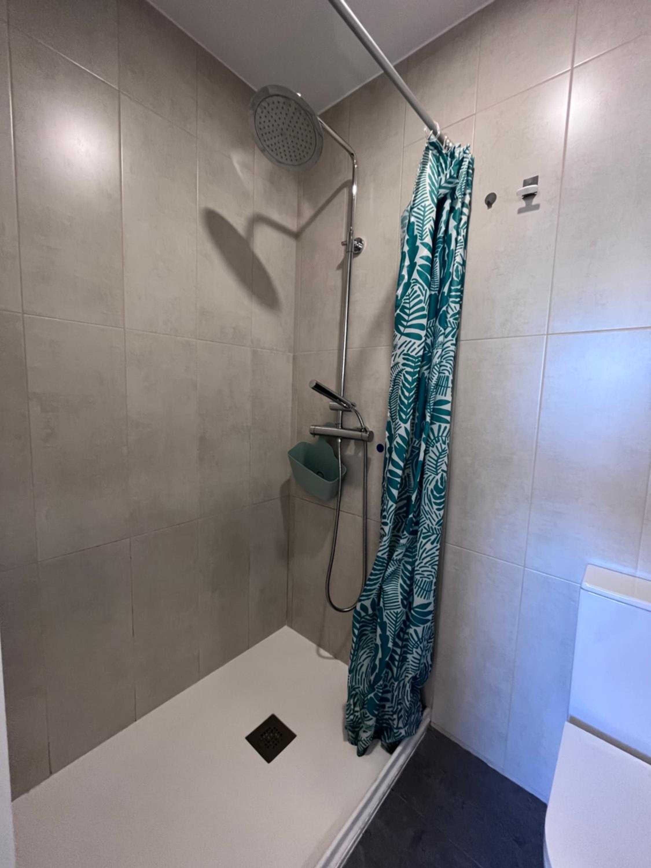 Double Room with Private Bathroom - Photo 24