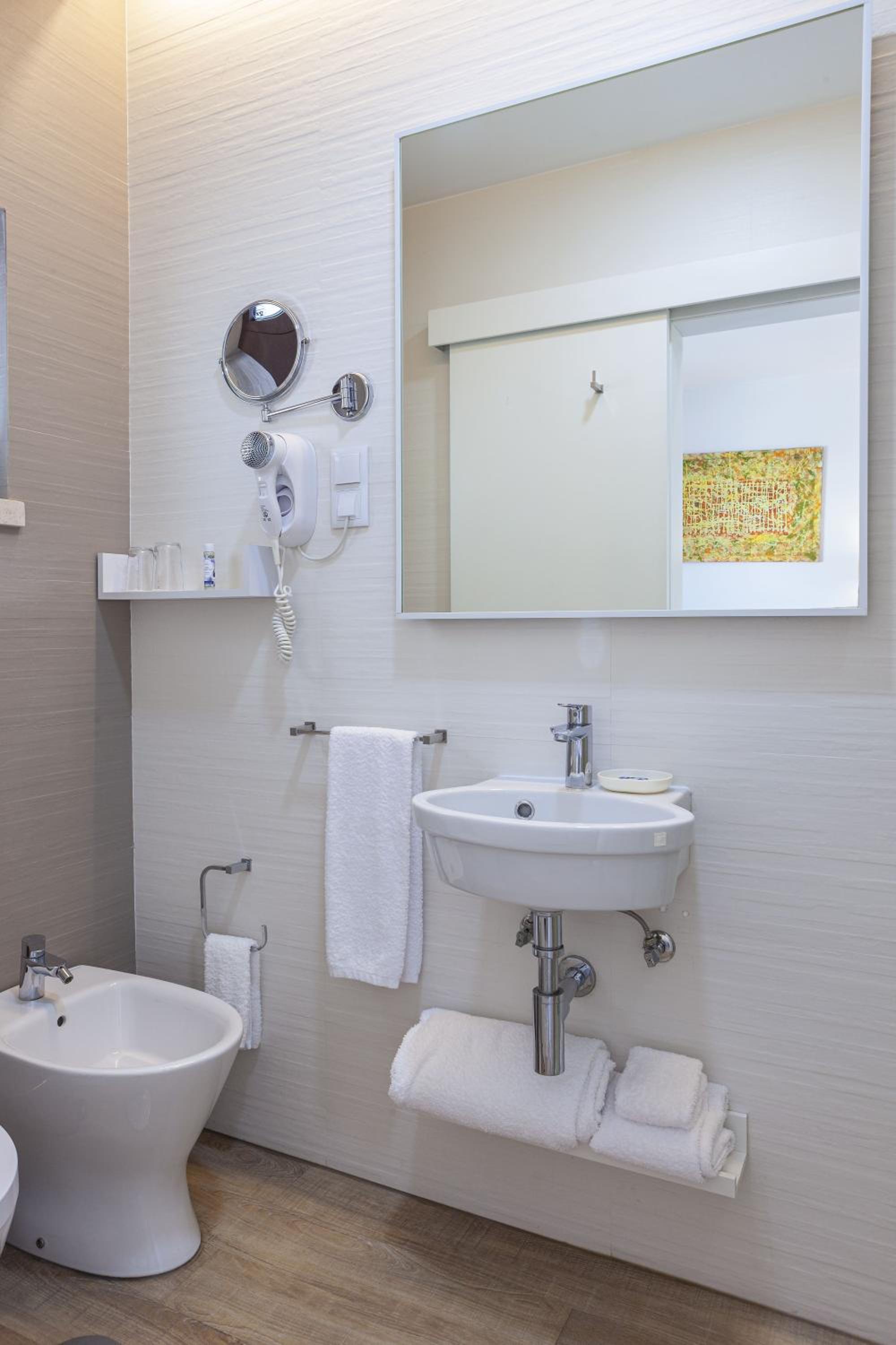 Small Single Room photo 2