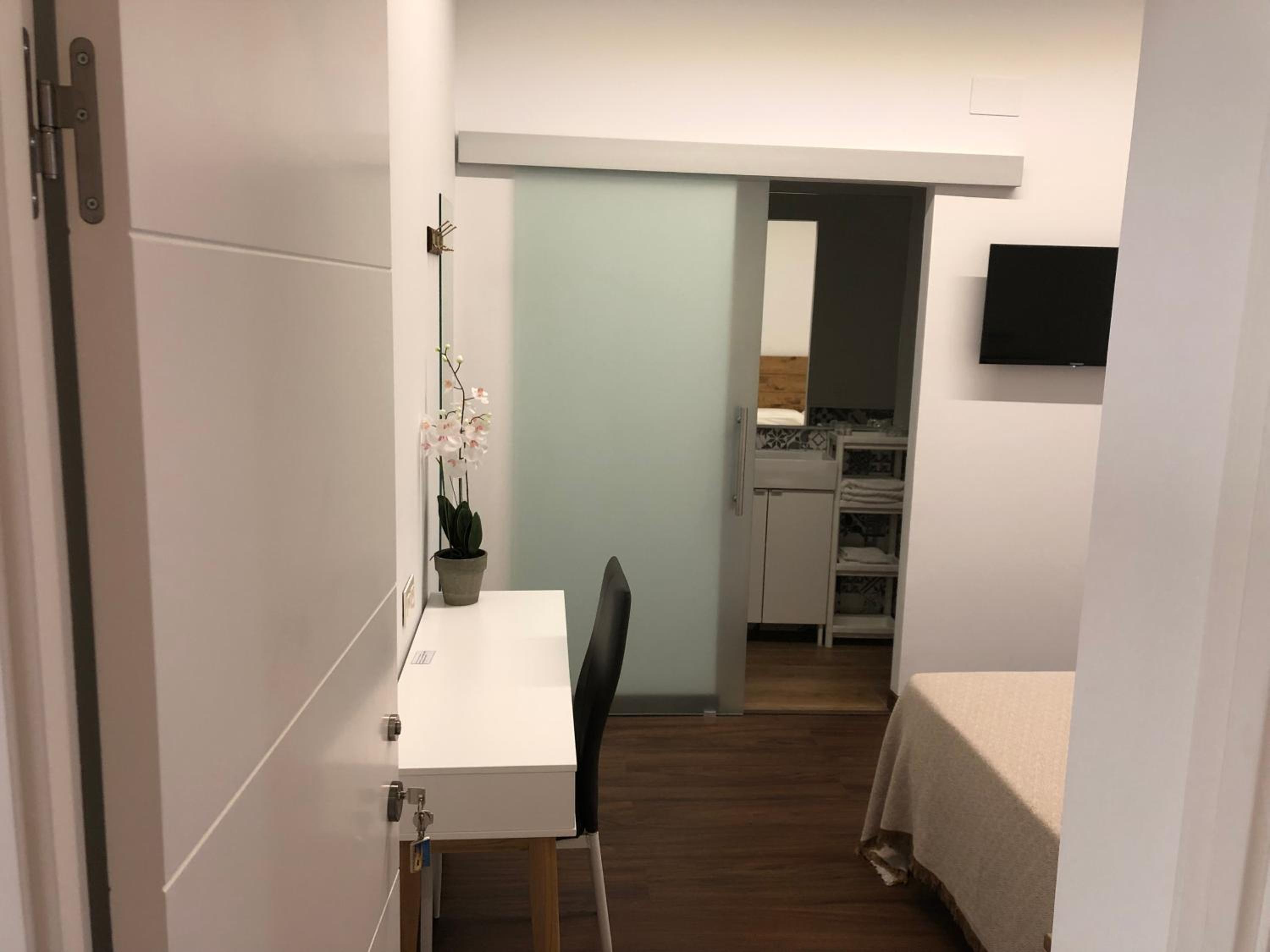 Double Room with Private Bathroom photo 2