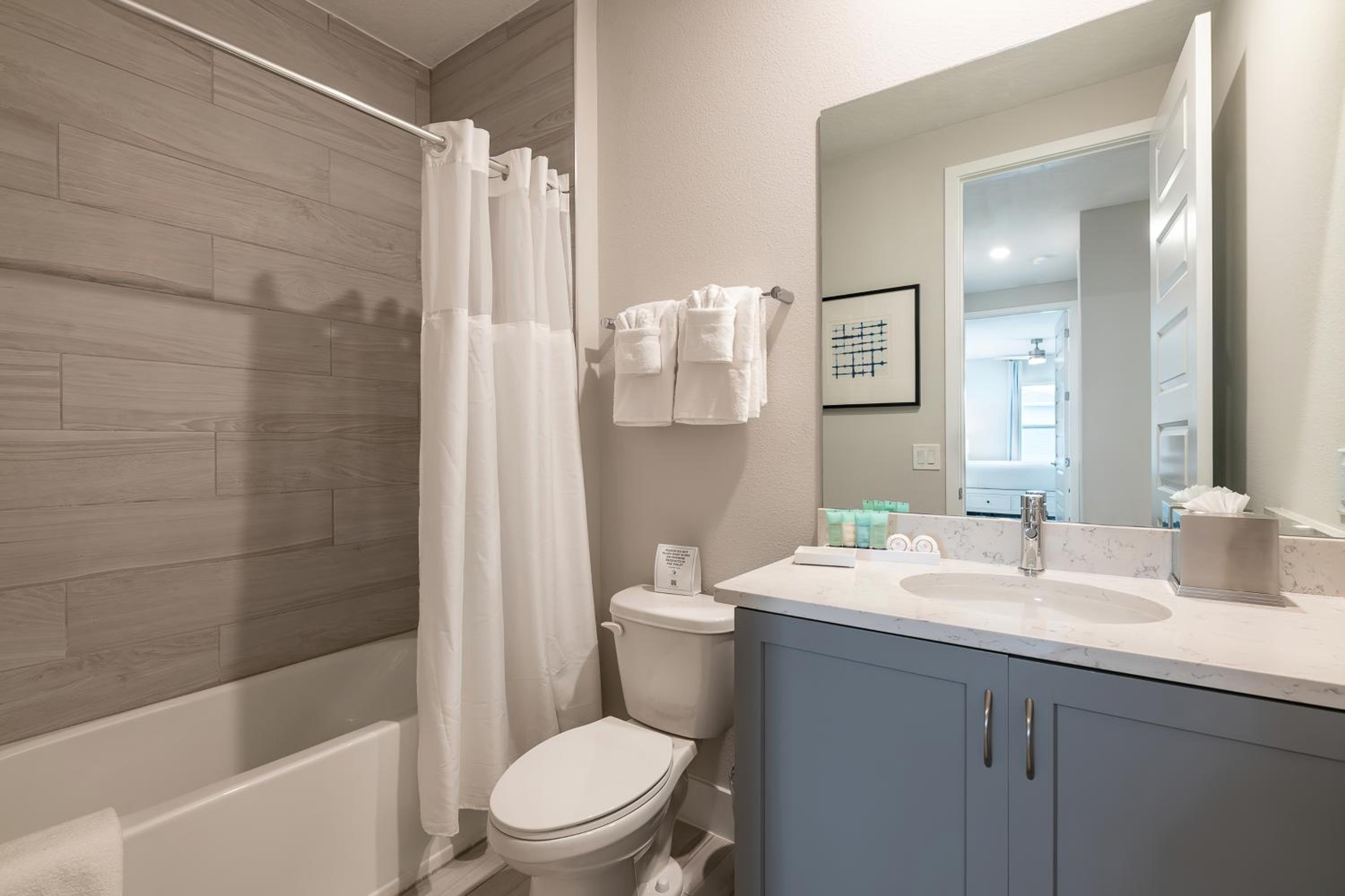 3 Bedroom Luxury Townhome w/Patio - Photo 13