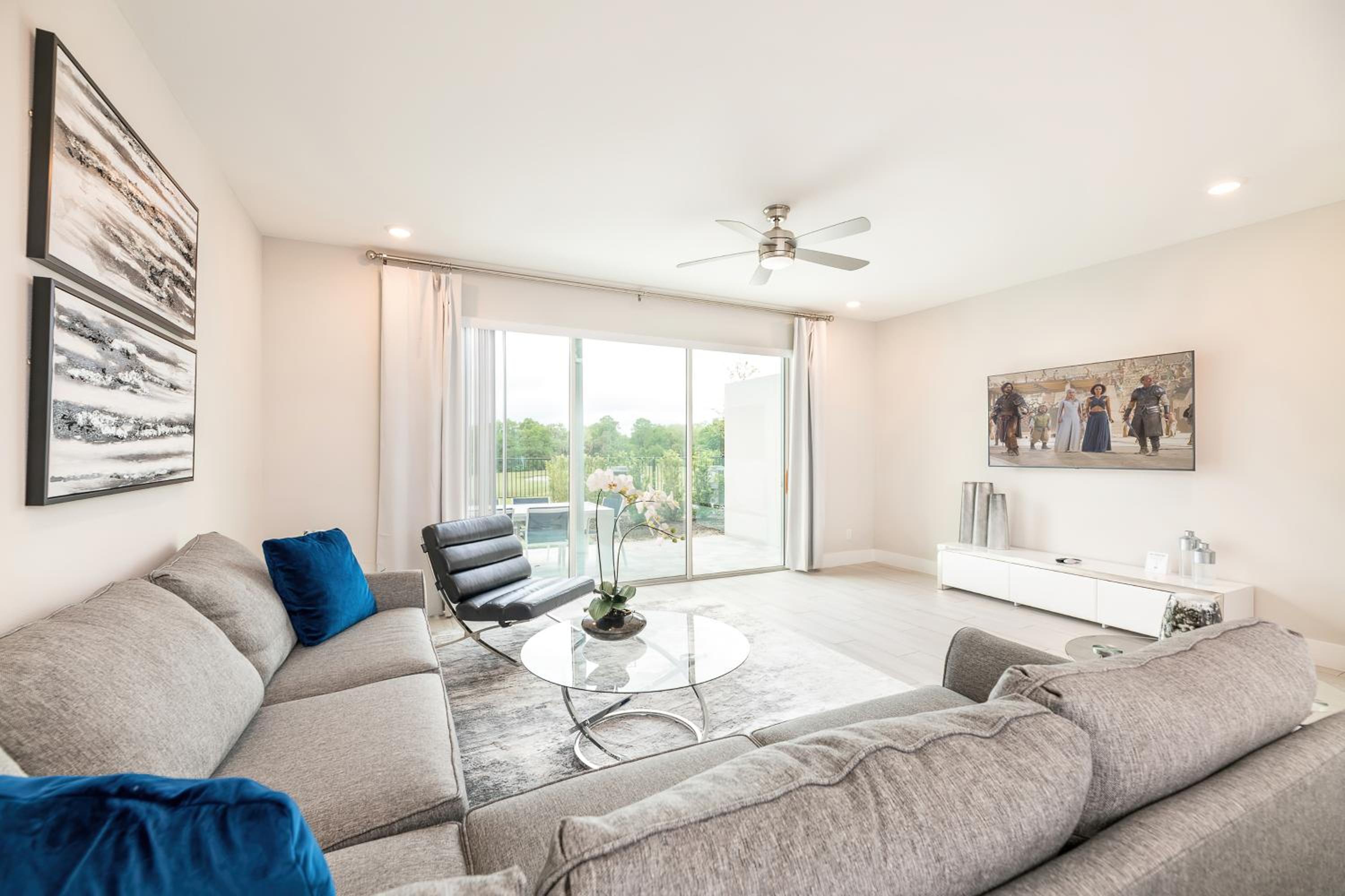 3 Bedroom Luxury Townhome w/Patio - Photo 1