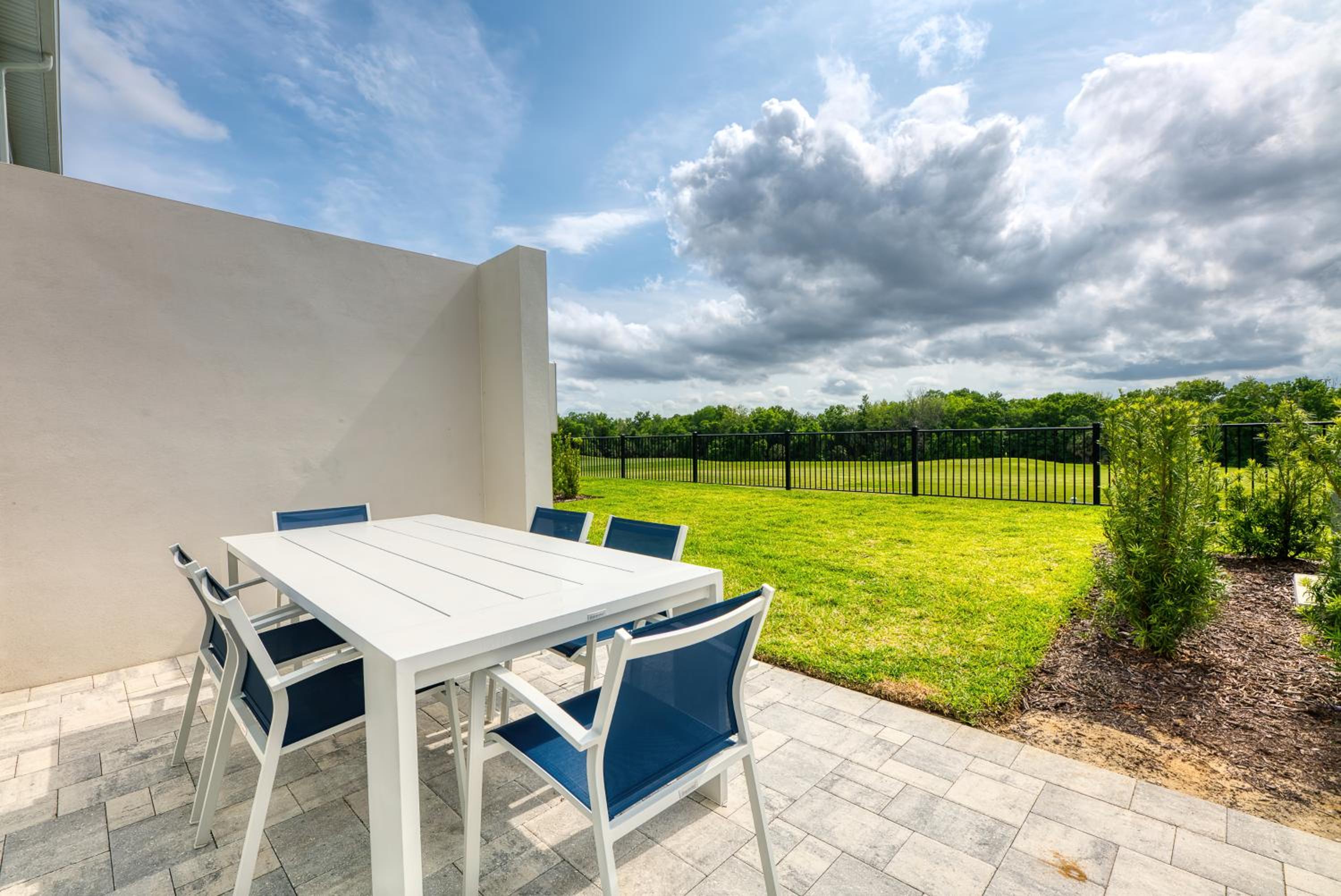 3 Bedroom Luxury Townhome w/Patio - Photo 4