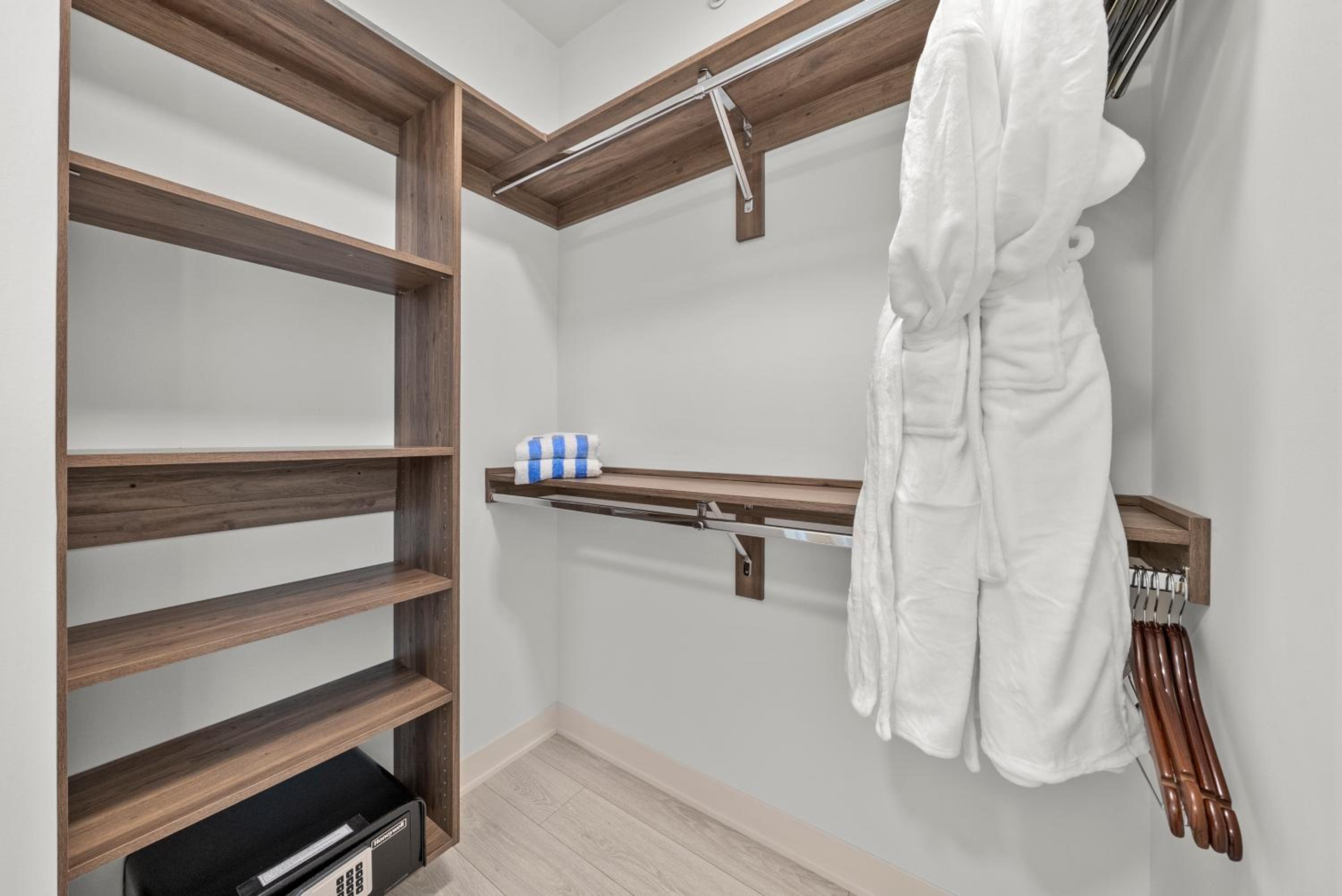 Three-Bedroom Suite photo 3